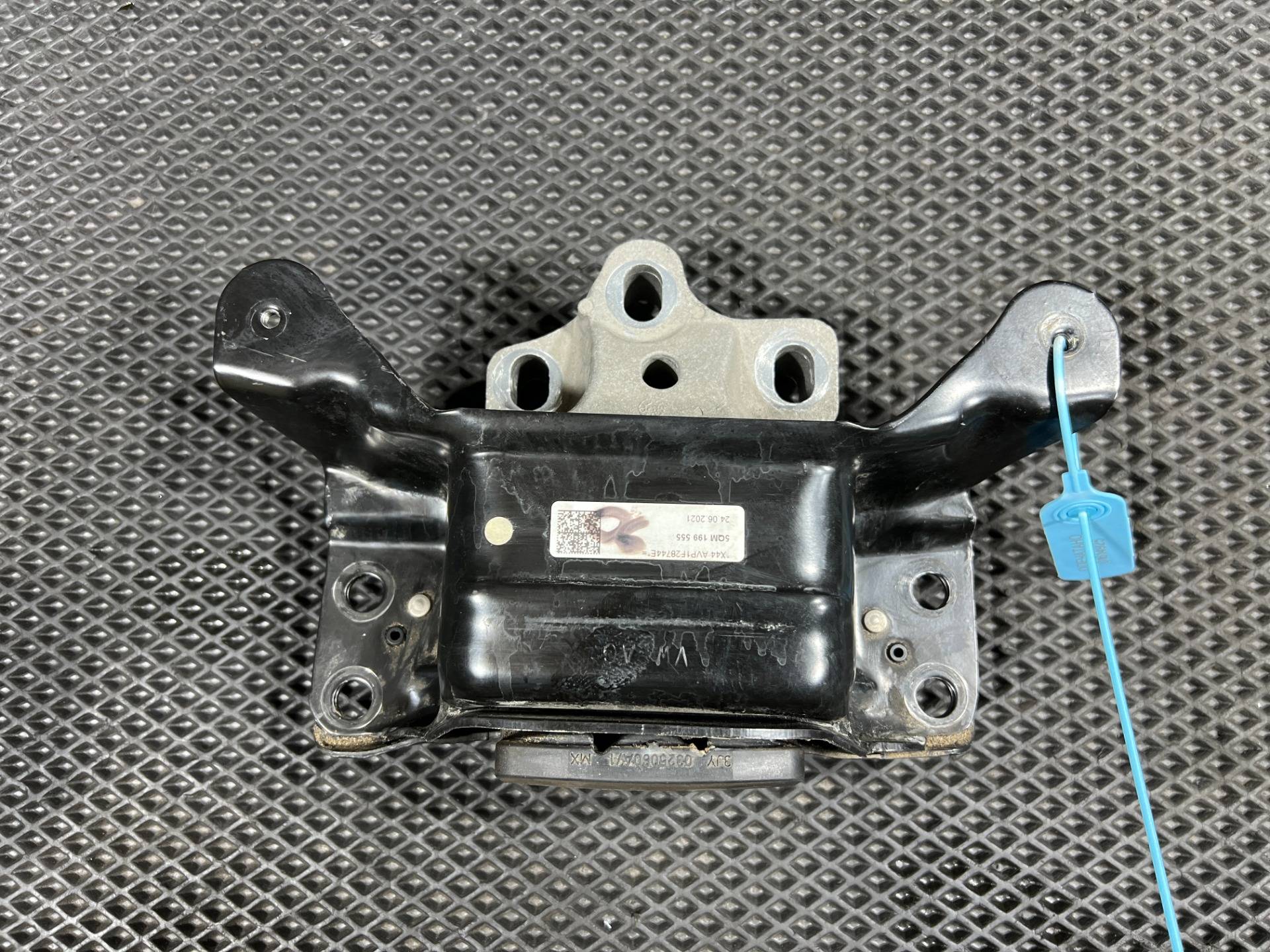 Подушка крепления КПП Skoda Octavia 4 2023 OEM 5QM199555