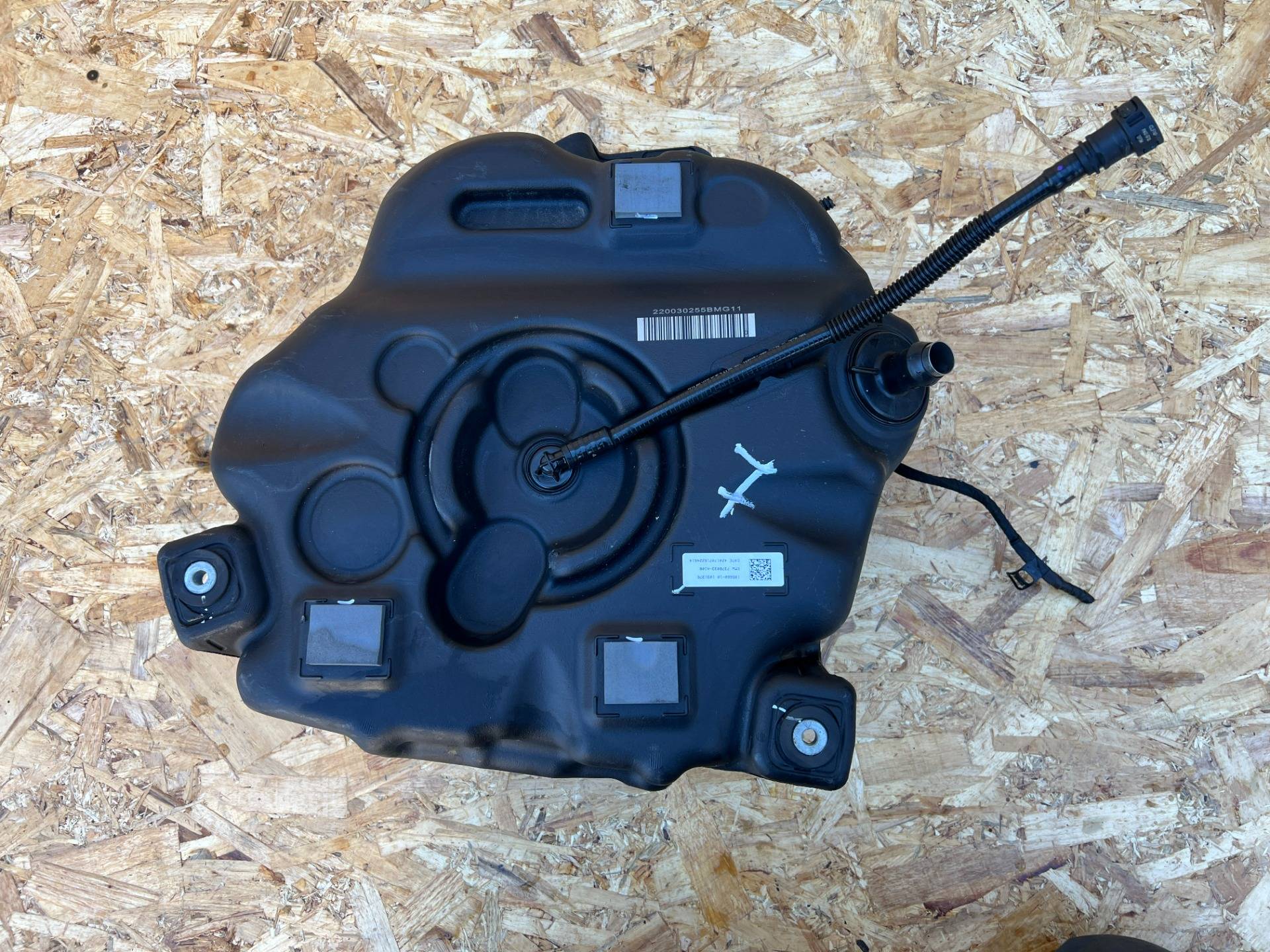 Бак AdBlue BMW 7 G11/G12 2017 OEM 16197378033