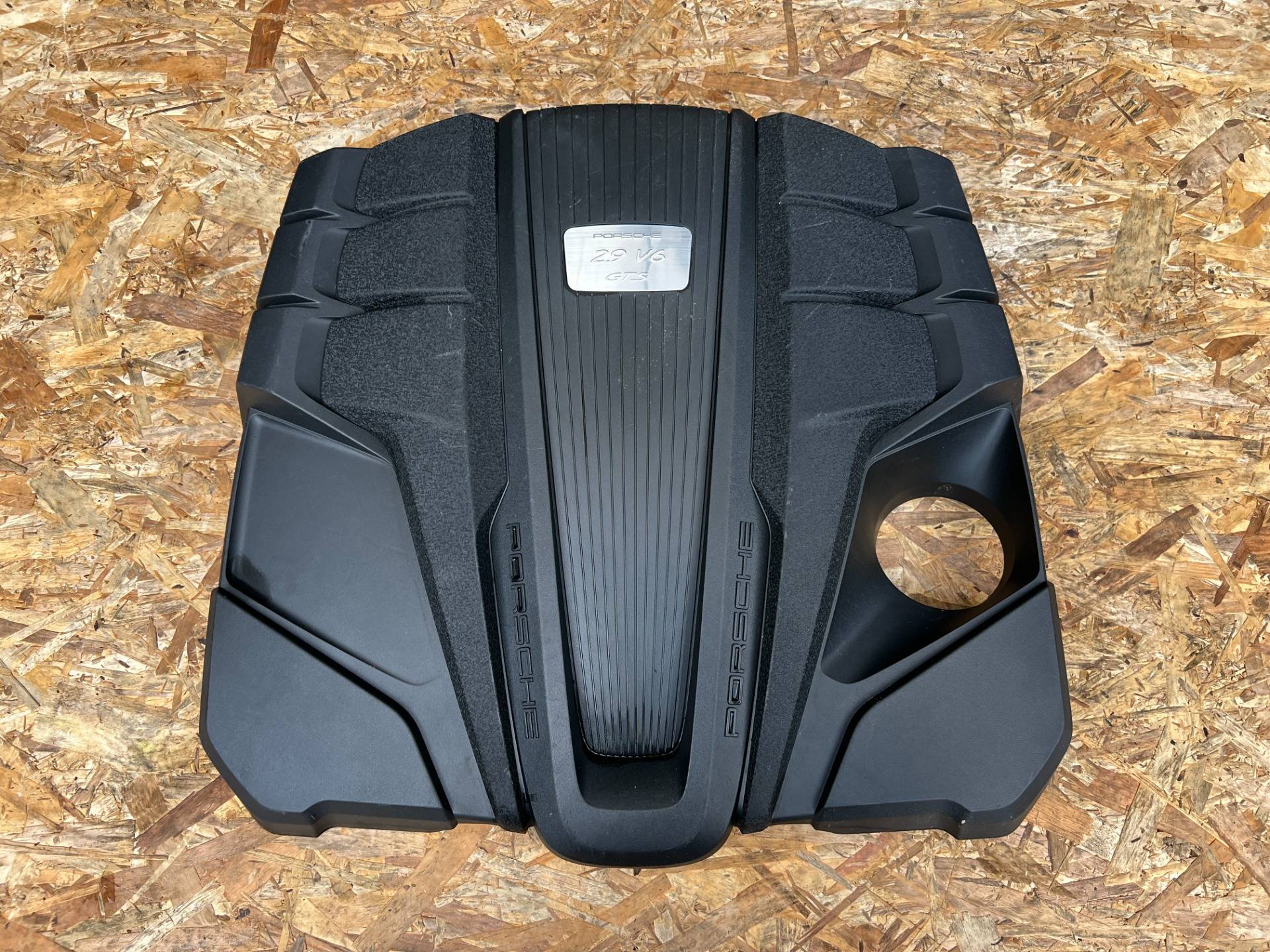 Декоративная крышка двигателя Porsche Macan 2-й рестайлинг 2022 OEM 95B103925K, 95B103925L, 95B103925M, 95B103925Q