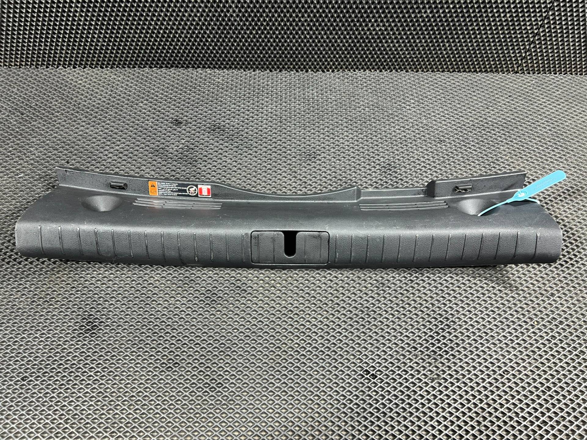 Накладка внутренняя на заднюю панель кузова Genesis G70 2019 OEM 85770-G9050