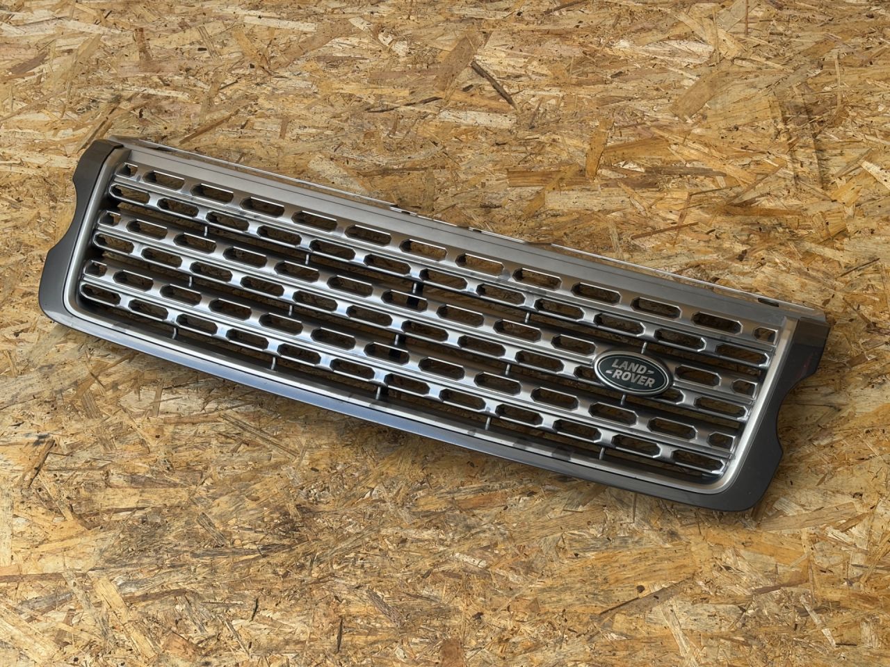 заглушка (решетка) в бампер Land Rover Range Rover 4 поколение L405 2017, 5.0 л., 508PS, бензин, АКПП, внедорожник 5 дв., GK528200AA, GK528200BA, GK5M8200BA, LR077427, LR034246, LR046749, LR055880 - фото №1