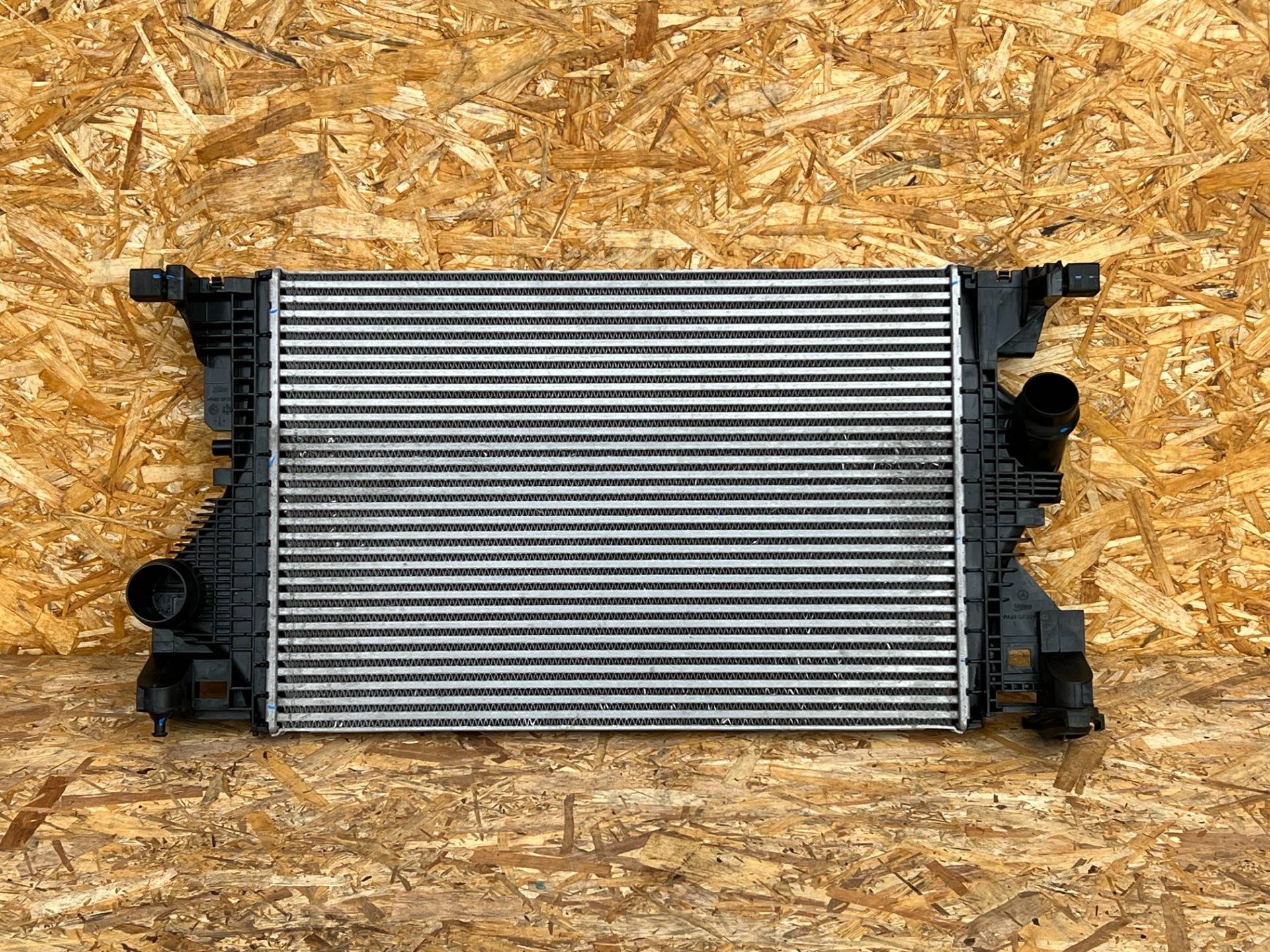 Интеркулер Mercedes-Benz CLA C118 2019 OEM A2475006100