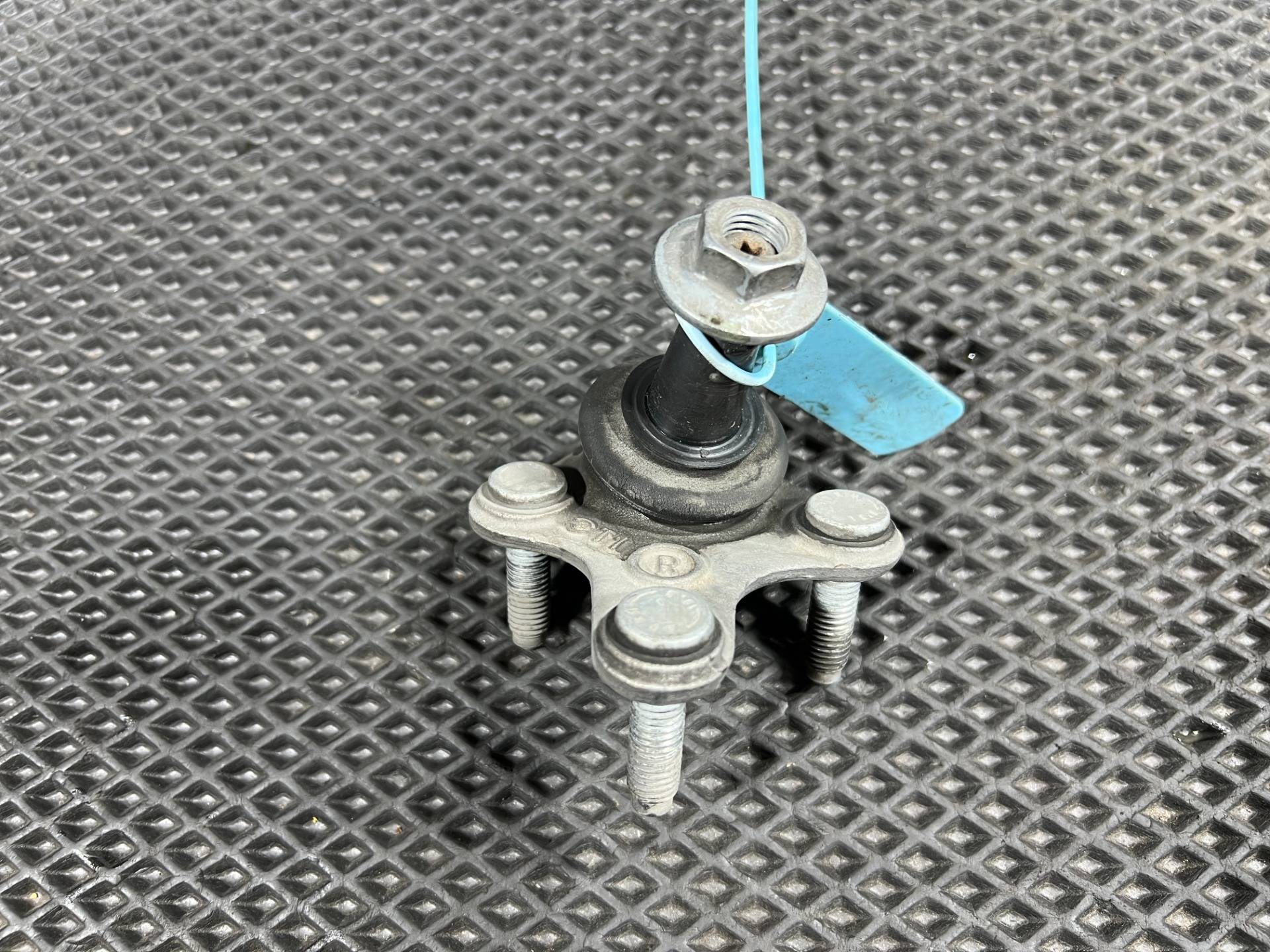 Шаровая опора передняя правая Skoda Superb 3 2023 OEM 3C0366B, 5WA407366, 3C0407366B