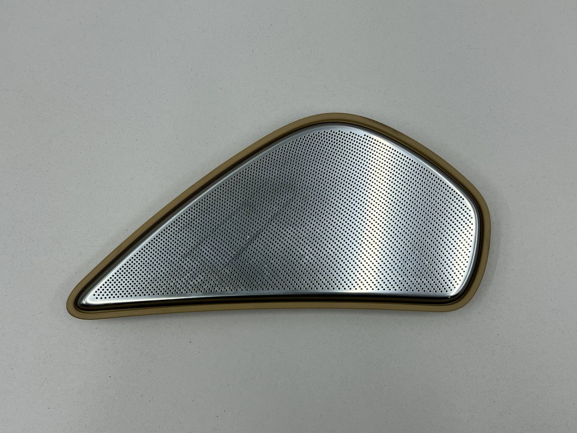 Сетка для динамика Audi A8 D4/4H 2015 OEM 4H1868299B