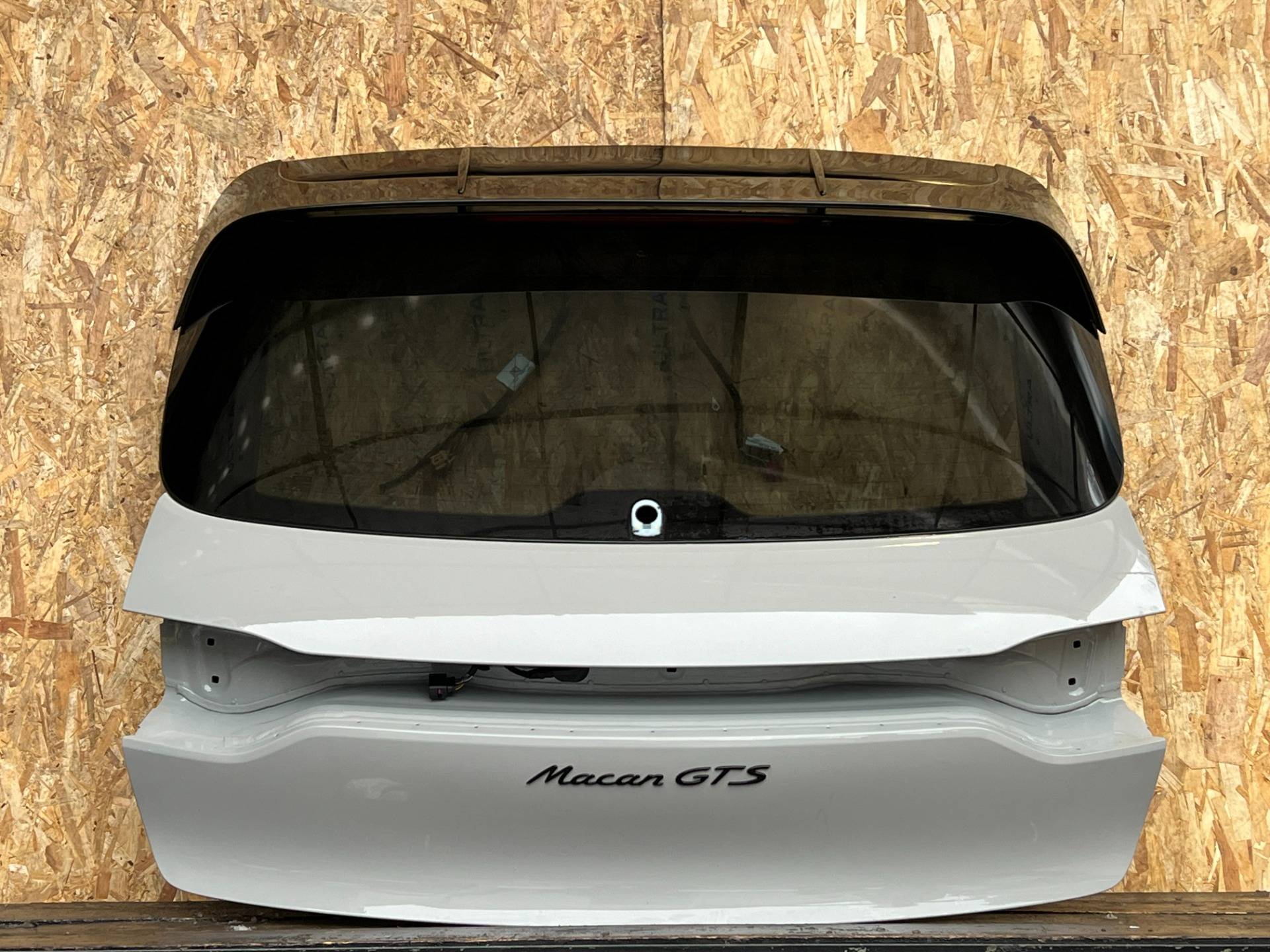 Крышка багажника (дверь 3-5) Porsche Macan 2-й рестайлинг 2022 OEM 95B827041AY, 95B845051BE, 95B845051BR