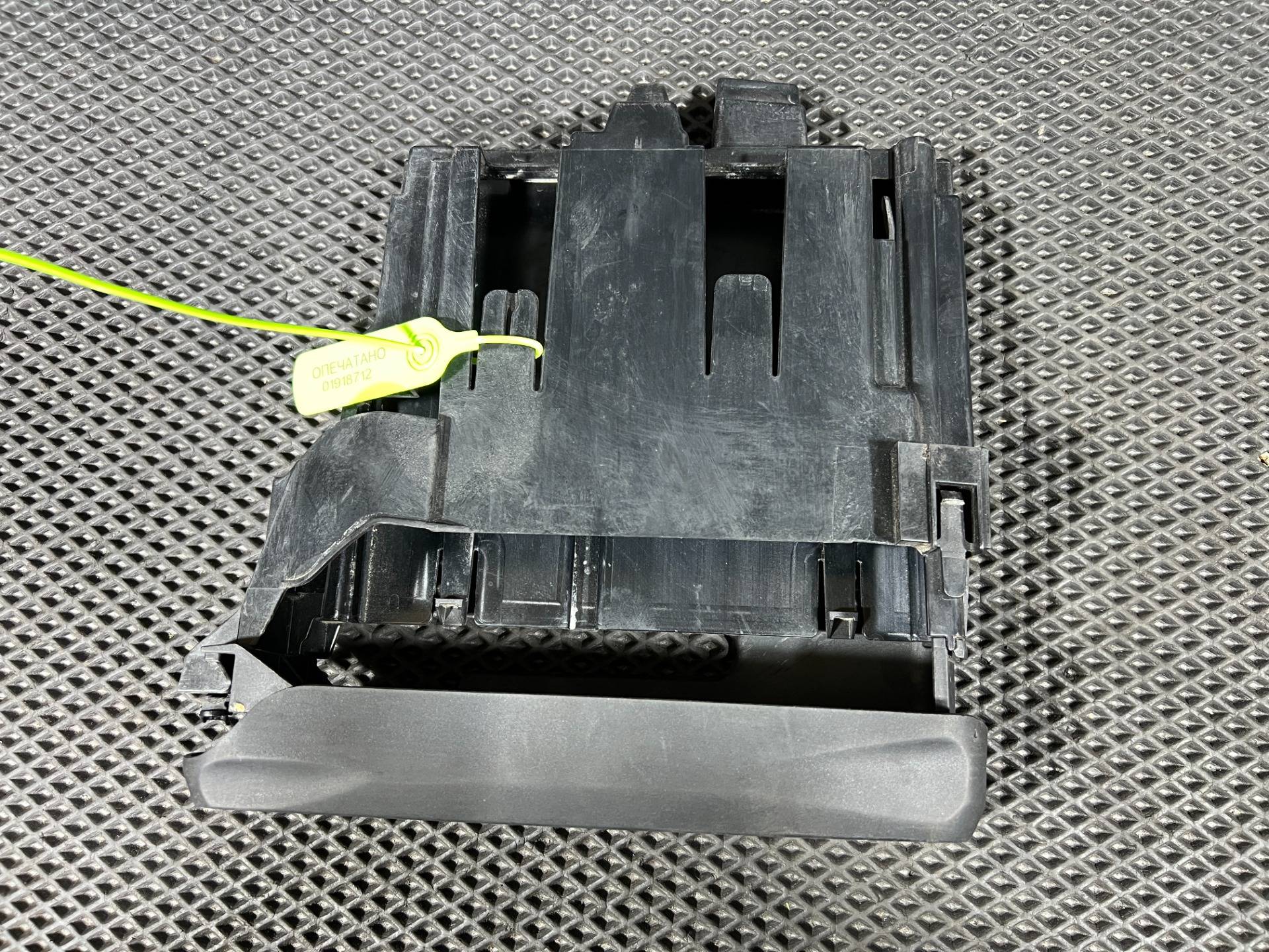крышка блока управления двигателя BMW M5 F90 2017 OEM 12908611740