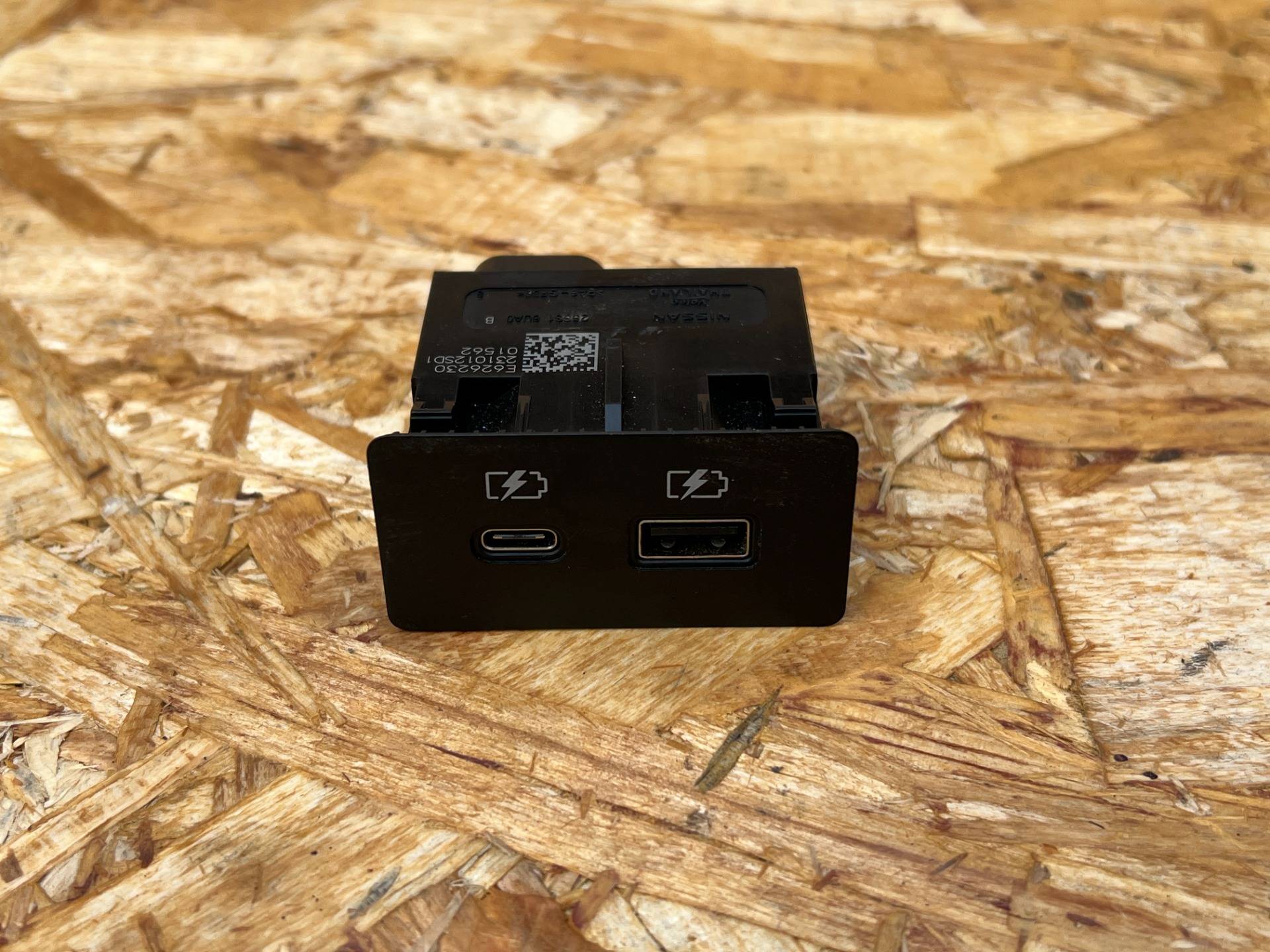 Разъем AUX / USB Nissan Ariya FE0 2020 OEM 253316UA0