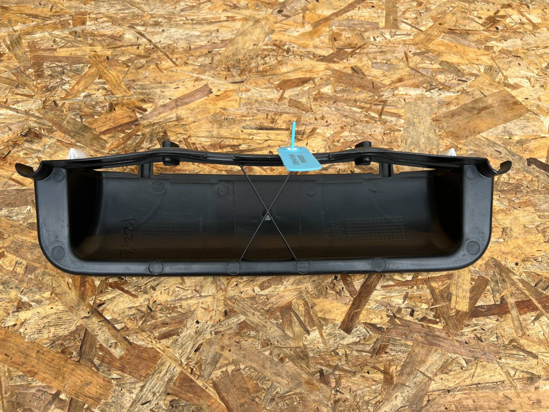 Воздухозаборник Chevrolet TrailBlazer 3 2023 OEM 13497655