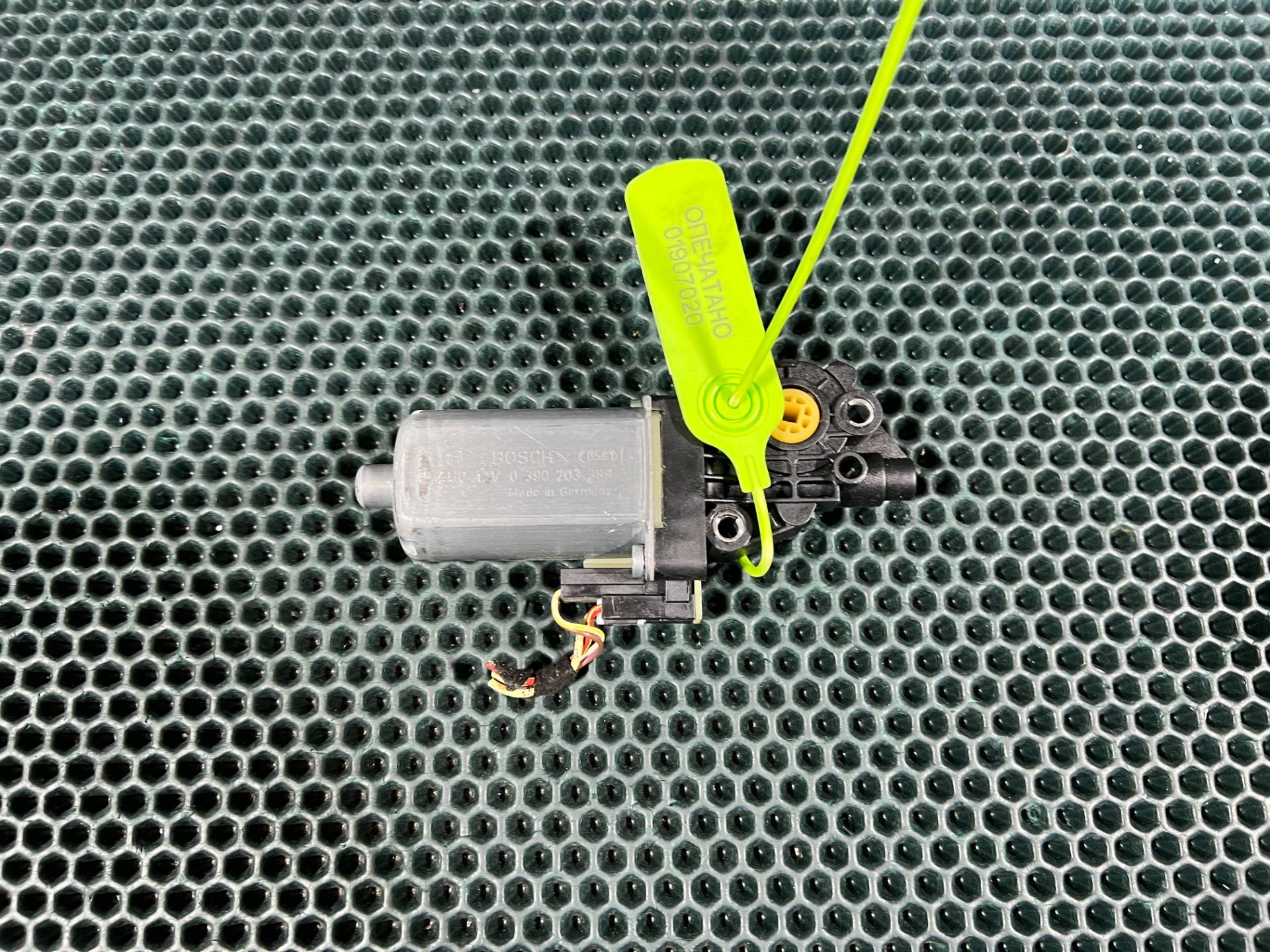 моторчик регулировки сиденья Porsche Cayenne 958 2022 OEM 0390203389