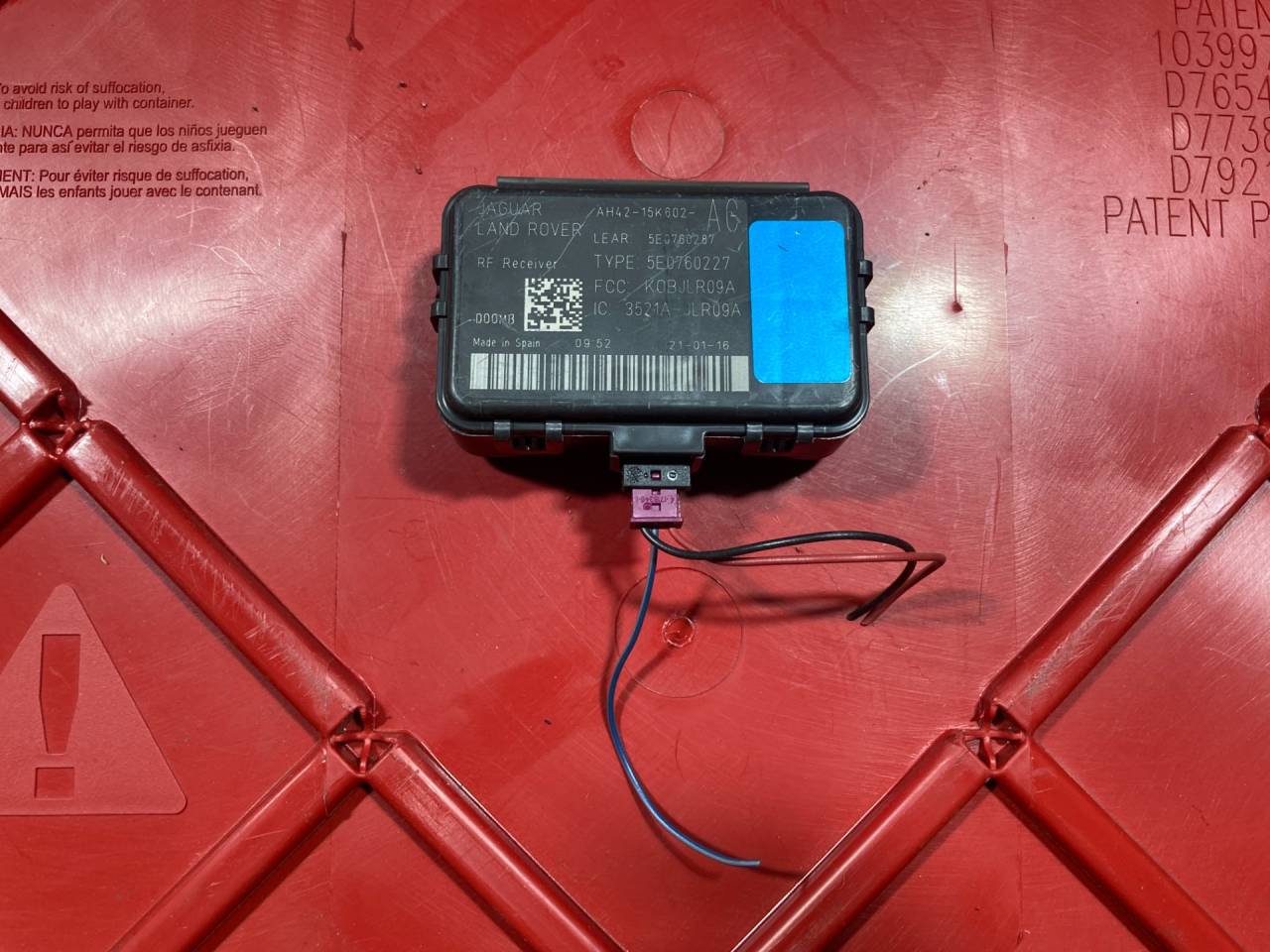 блок управления центральным замком Land Rover Range Rover Sport 2 поколение 2016, 3.0 л., бензин, АКПП, внедорожник 5 дв., 5E0760227, LR012398, C2Z20698, AH4215K602AC, K0BJLR09A, LR143239, LR039648 - фото №1