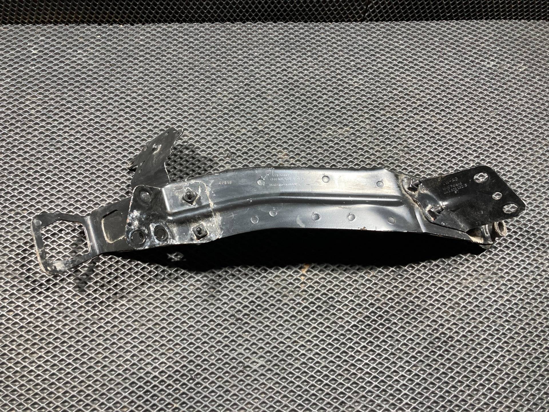 Кронштейн Audi Q7 4M 2017 OEM 4M0804570A, 4M0805252B, 4M0805352A, 4M0805354A