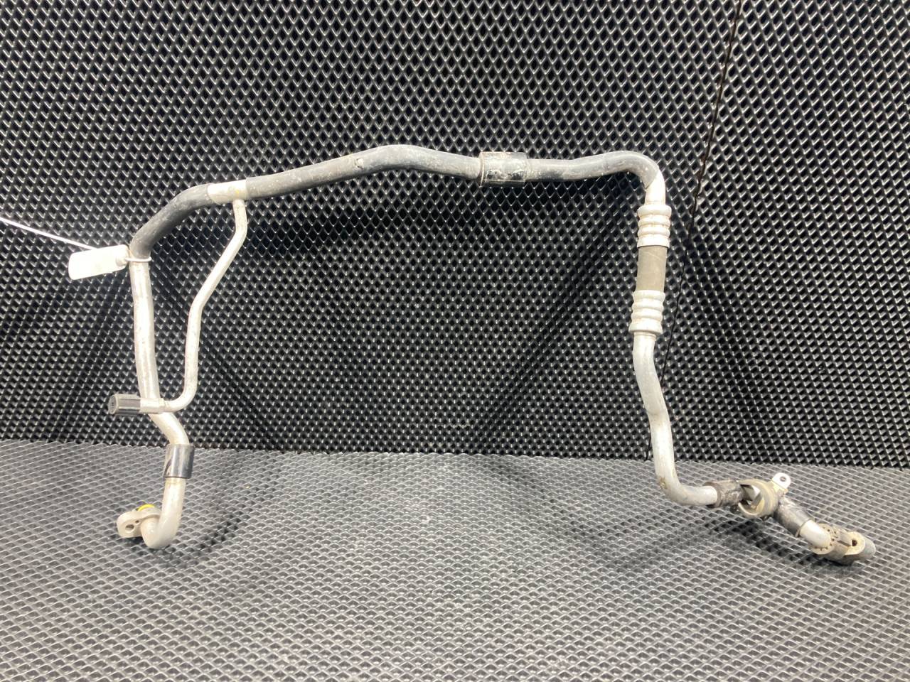 трубка кондиционера Porsche Cayenne 955 2006, 4.5 л., M 48.00, бензин, АКПП, внедорожник 5 дв., 7L0820017M - фото №1