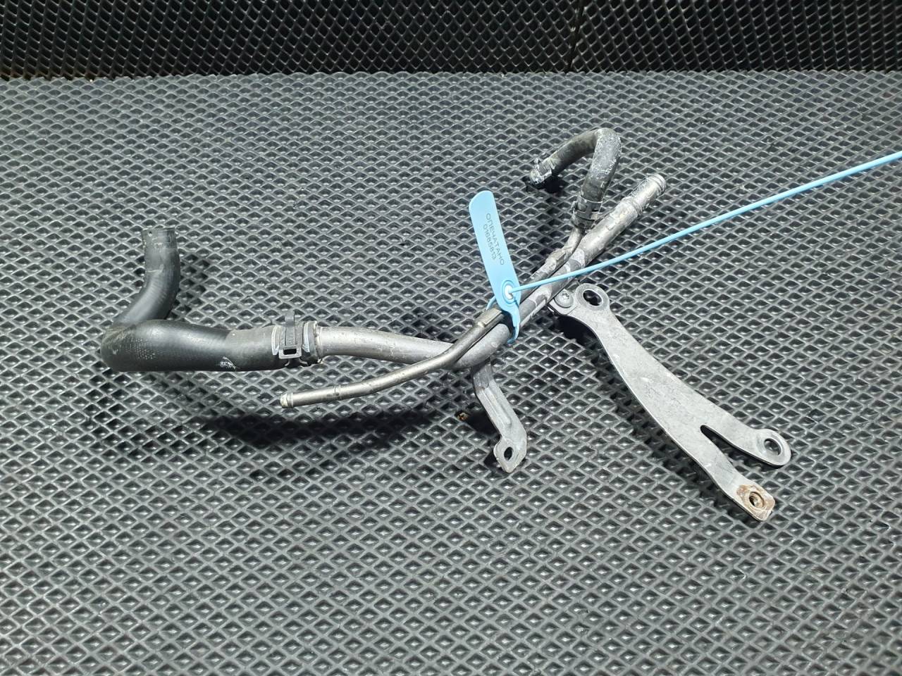 трубка охлаждающей жидкости Porsche Macan 1 поколение 2015, 3.0 л., бензин, АКПП, внедорожник 5 дв., 95B121065B - фото №1