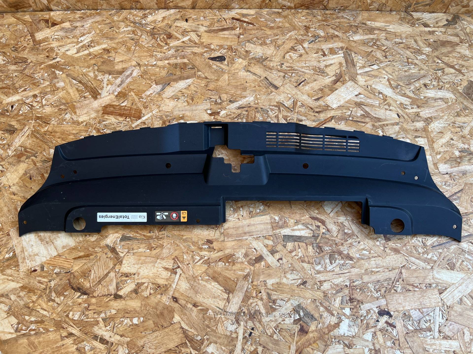 Накладка замка капота Kia K5 3 рестайлинг 2025 OEM 86390-L2AA0