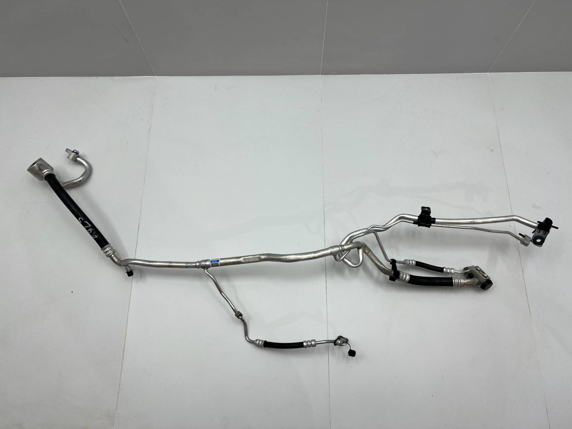 Трубка кондиционера Kia Carnival 4 2022 OEM 97759R0100