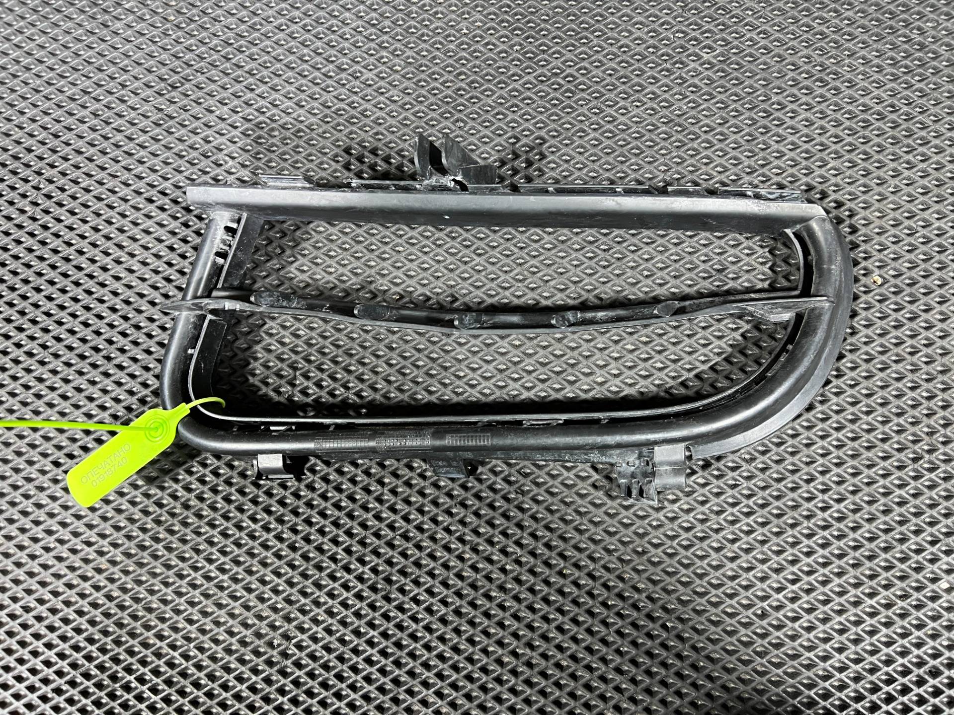 Заглушка (решетка) в бампер Porsche 911 997 2009 OEM 99750556300
