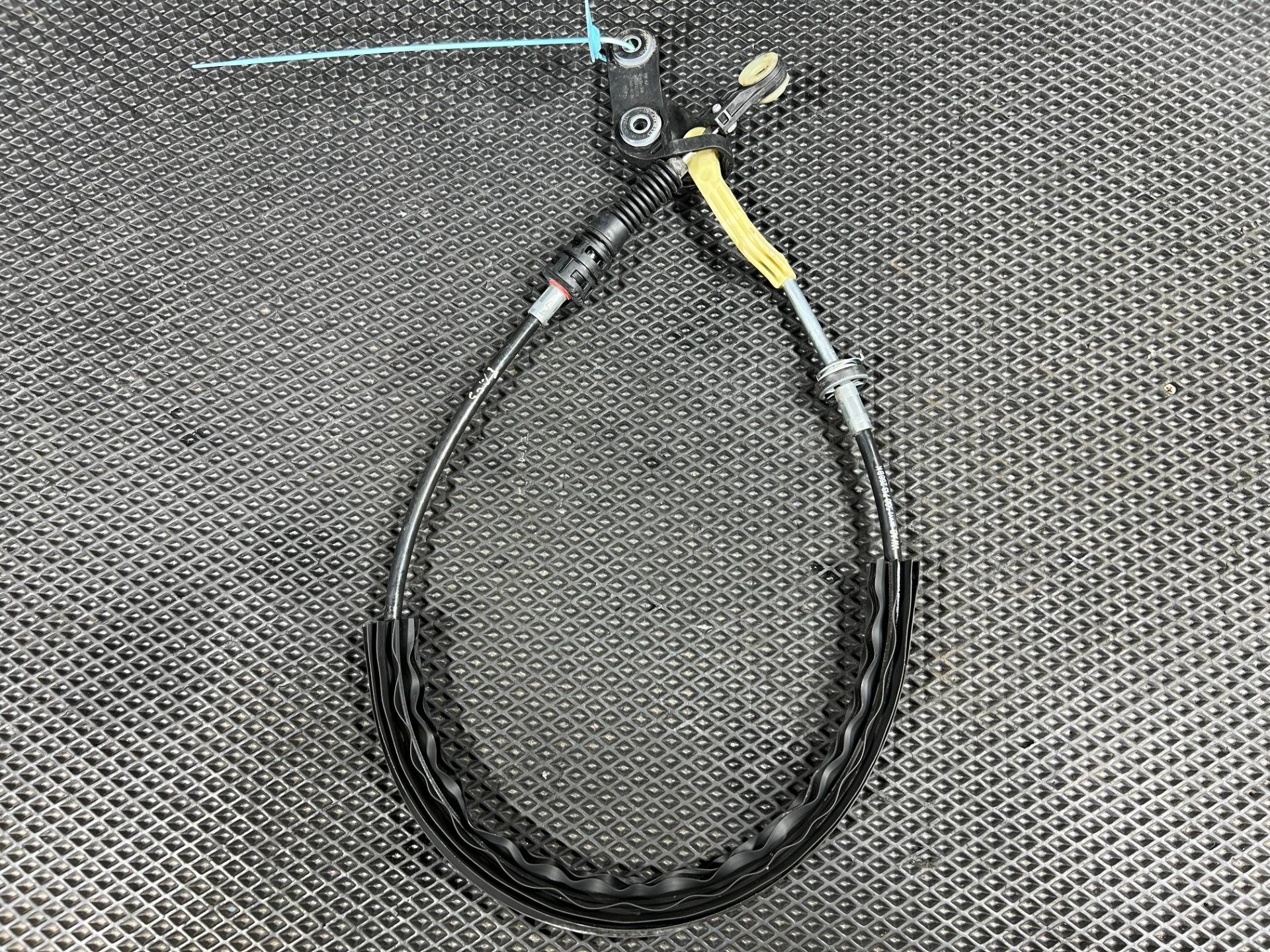 Трос кулисы КПП Volkswagen Taos 1 поколение 2023 OEM 5Q0713266BK, 5QM213323