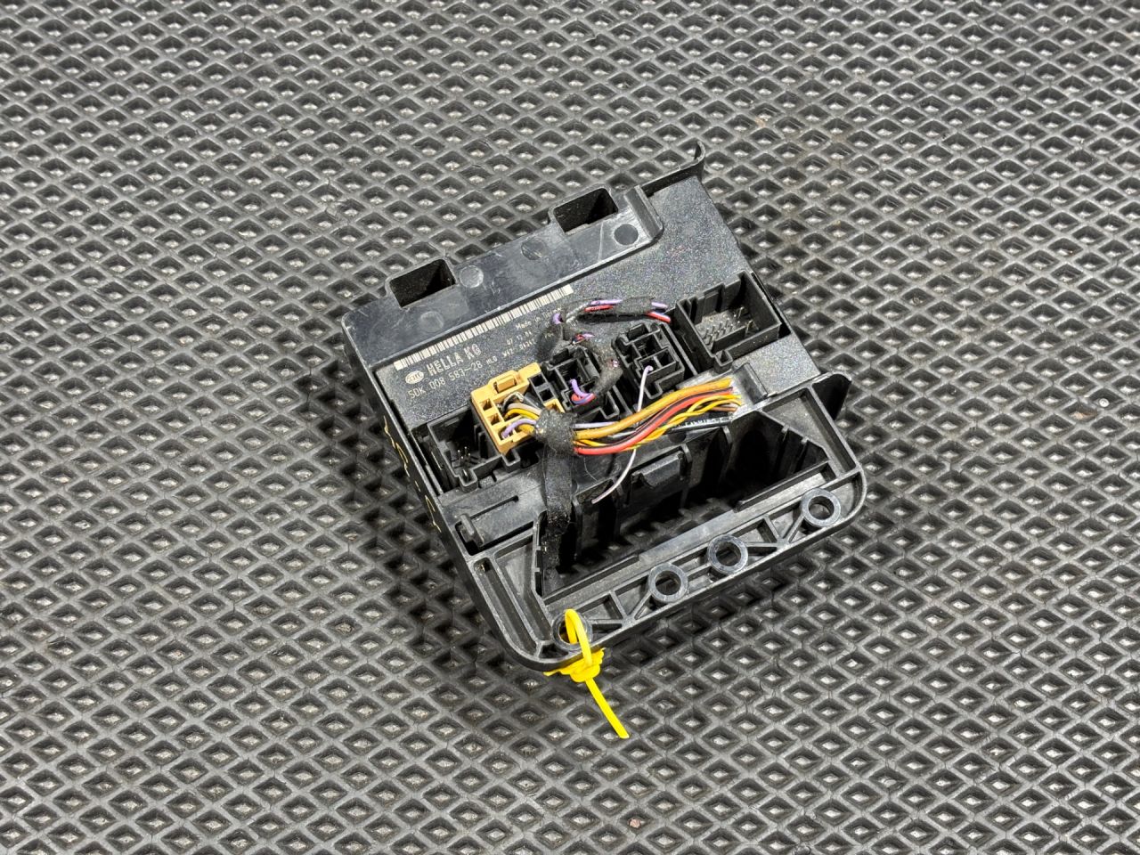 блок комфорта Volkswagen Golf 5 поколение 2005, 1.6 л., бензин, 5DK008583, 1K1907348A - фото №1