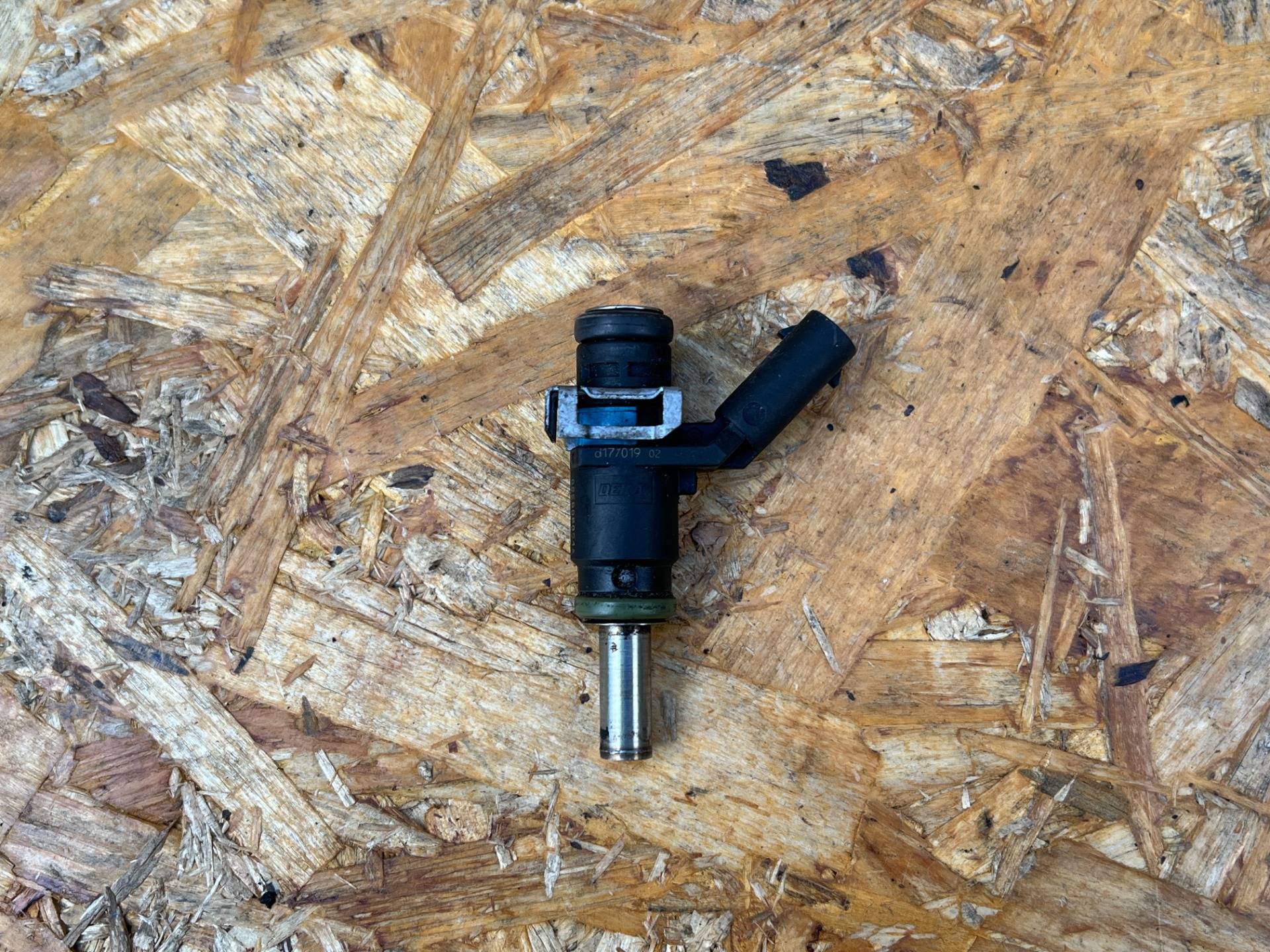 Форсунка Audi A7 4G 2016 OEM 06E906031, 06E906031A