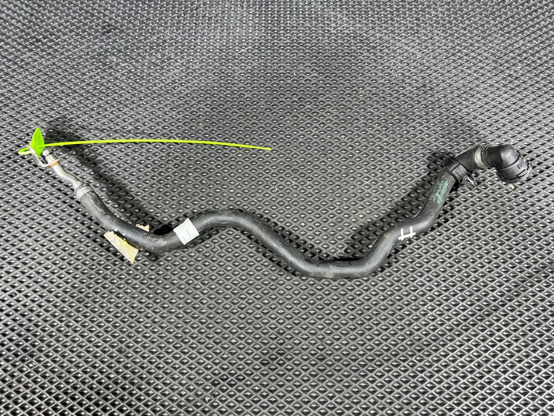 Патрубок (трубопровод, шланг) BMW 7 G11/G12 2017 OEM 989689401