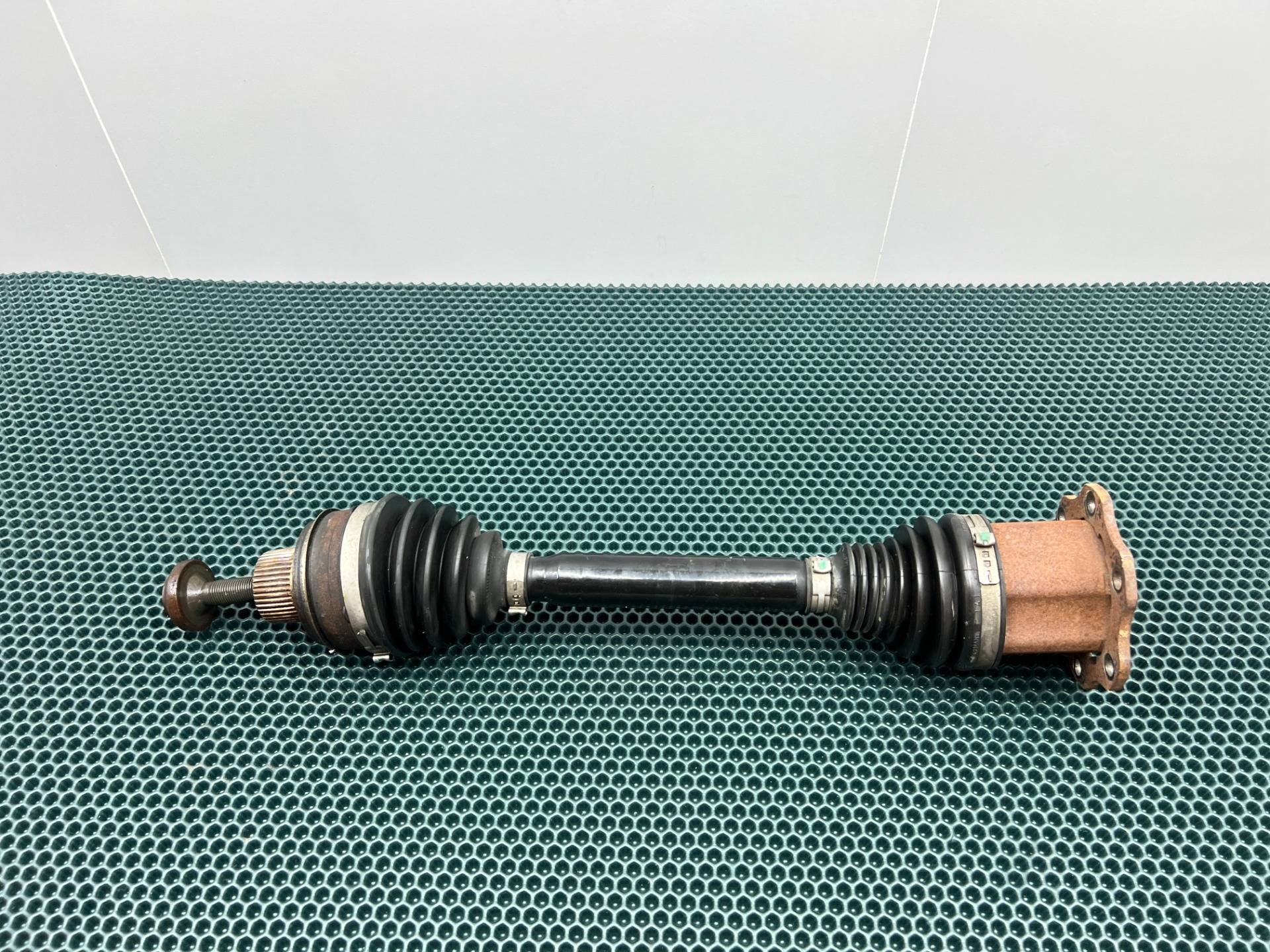 Полуось передняя левая (приводной вал, ШРУС) Audi A5 8T 2014 OEM 8K0407271AL, 8K0407271AF