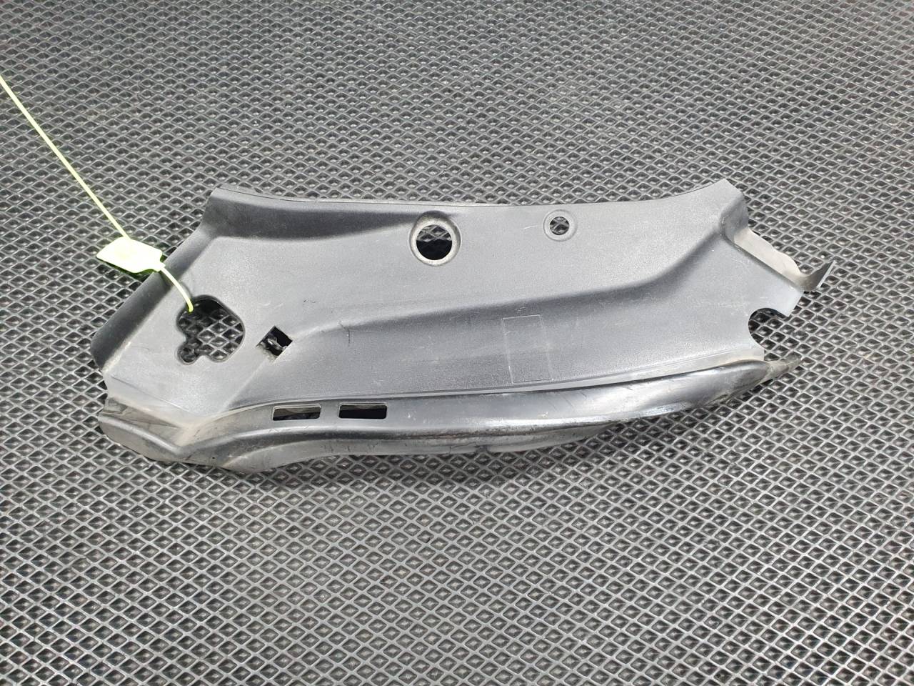 уплотнитель подкапотного пространства Mercedes-Benz GLK-Класс X204 2012, 3.5 л., бензин, АКПП, внедорожник 5 дв., A2048260924 - фото №1