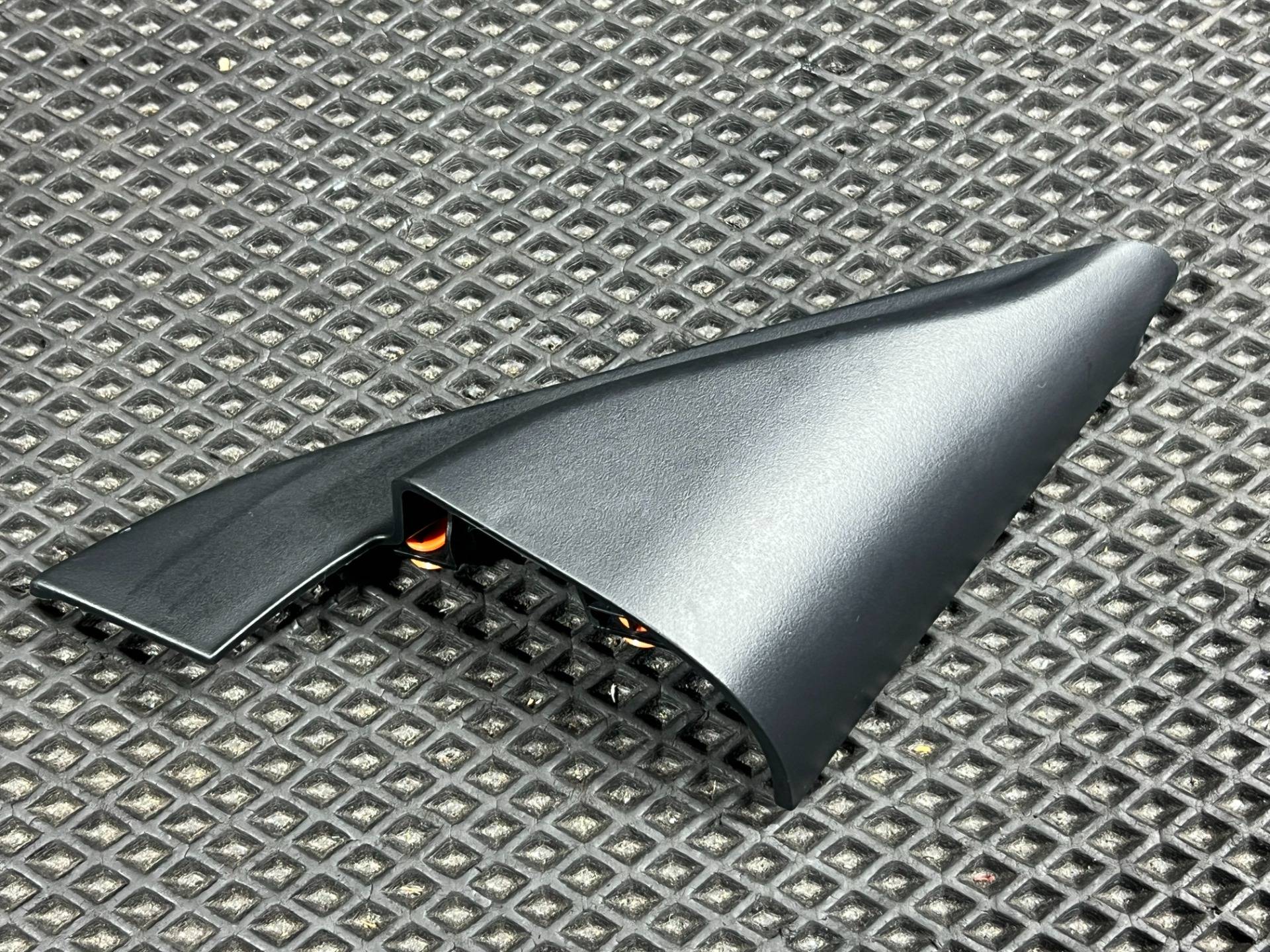 Накладка на зеркало правое Genesis G70 2019 OEM 87660-G9000NNB