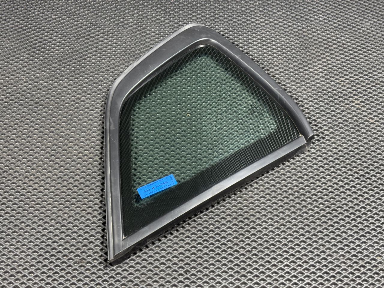 стекло кузовное боковое левое Volkswagen Taos 1 поколение 2021, 1.5 л., DNK, бензин, АКПП, внедорожник 5 дв., 2GJ845041D - фото №1