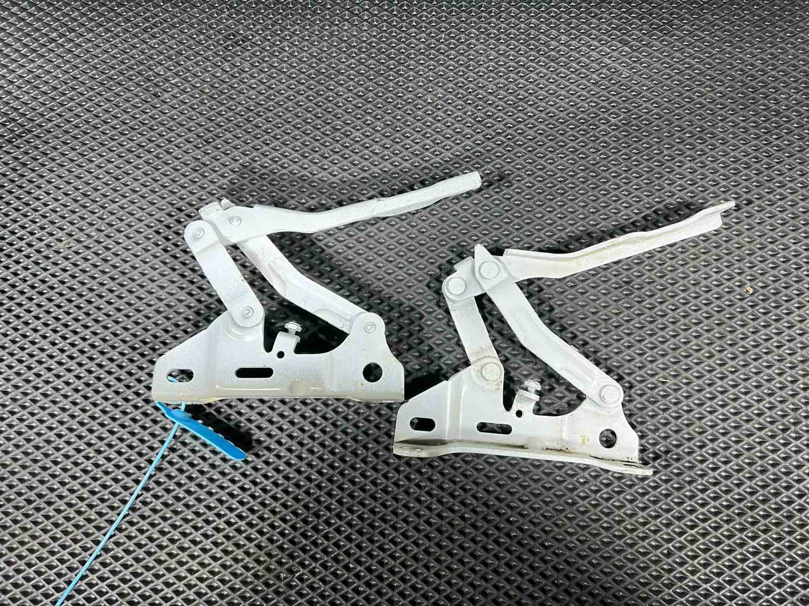 Петля капота Hyundai Tucson 4 поколение (NX4) 2024 OEM 66910CW000, 66920CW000