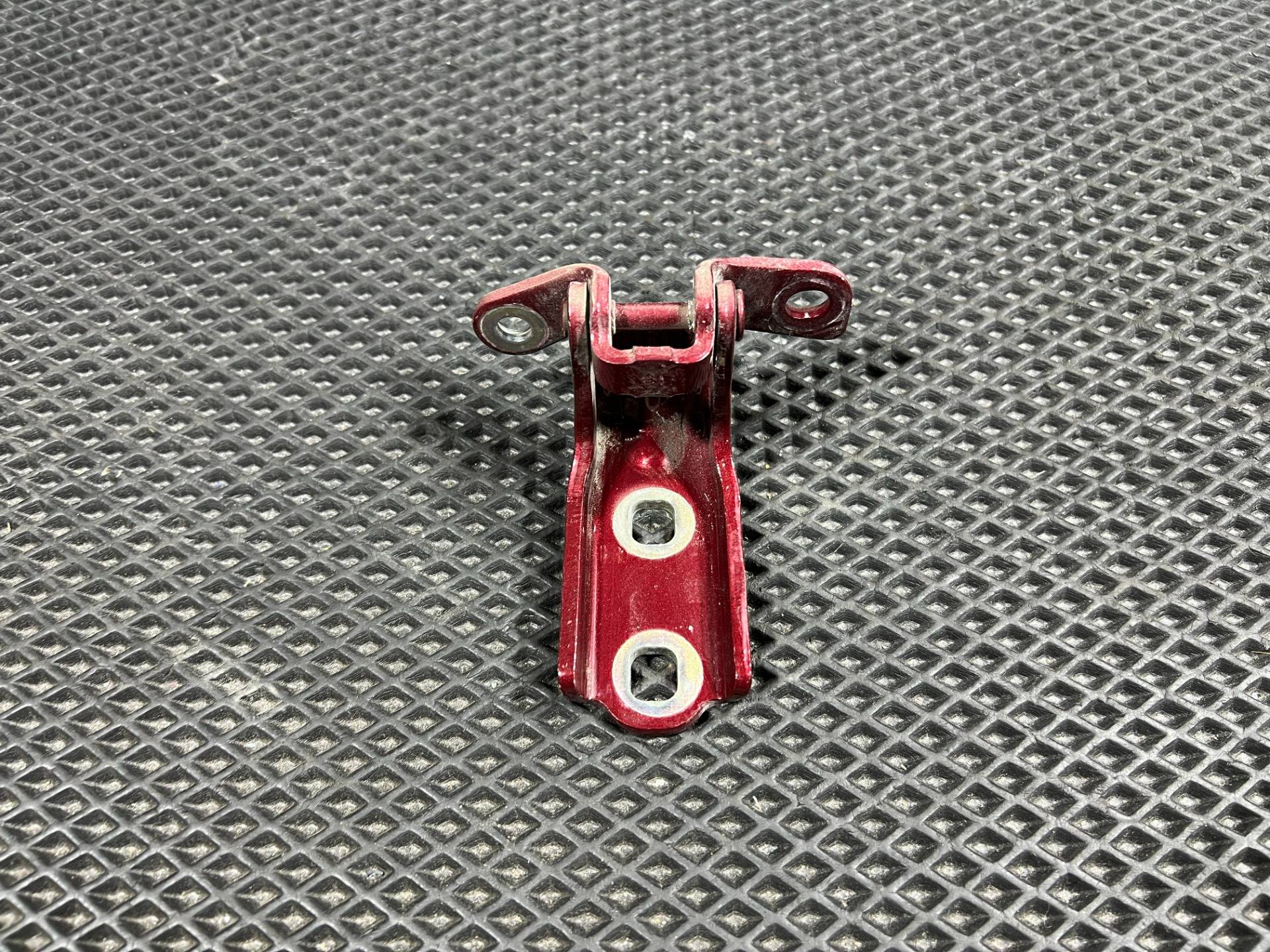 Петля двери задней правой GMC Hummer EV 2023 OEM 85644416, 13581568
