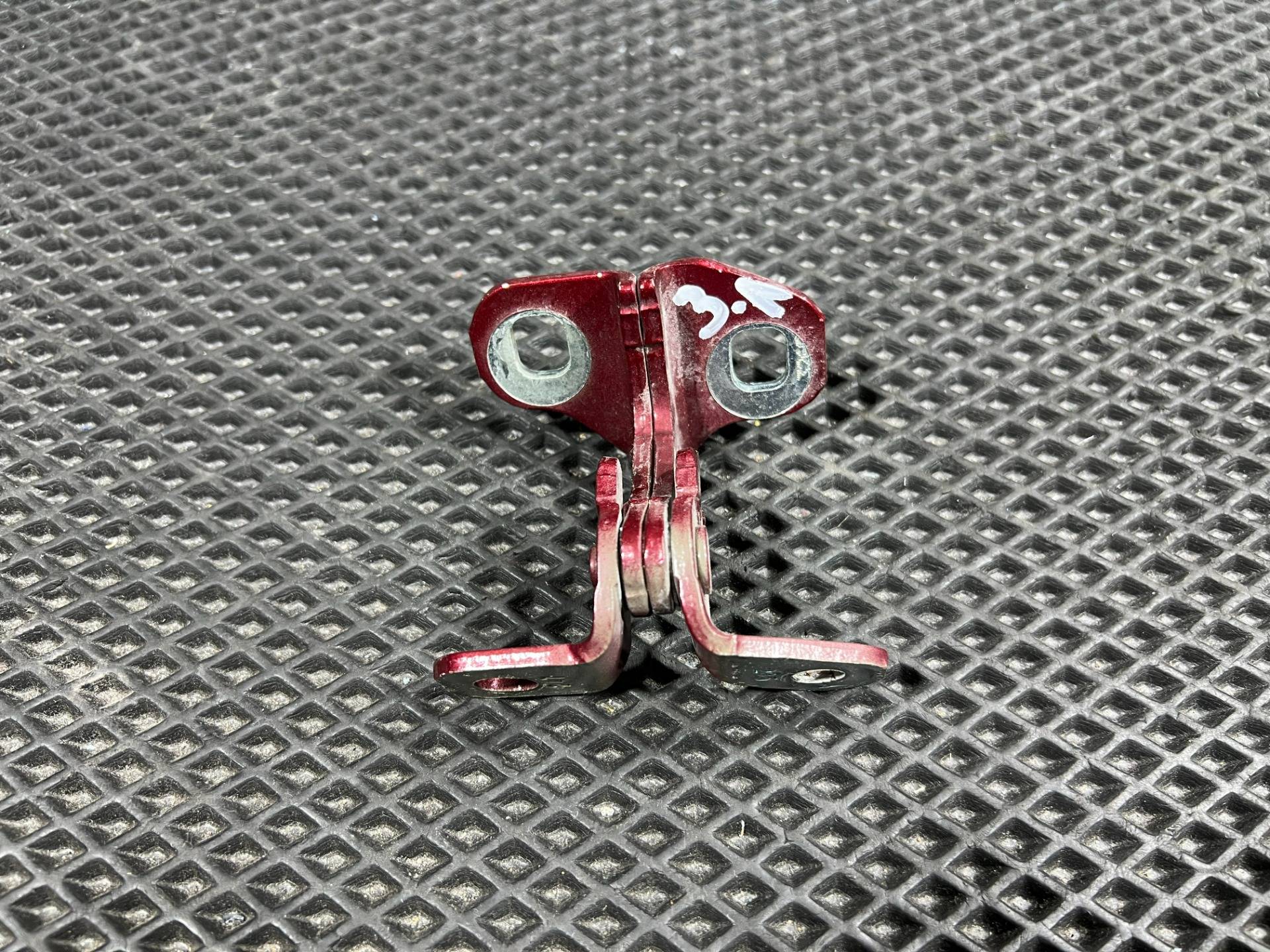 Петля двери задней левой GMC Hummer EV 2023 OEM 13590931