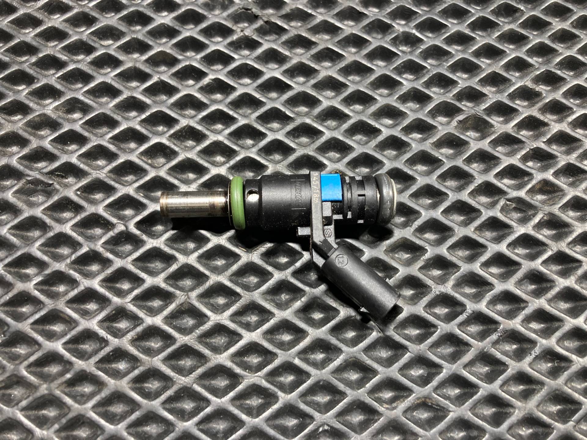 Форсунка Audi A7 4G 2016 OEM 06E906031, 06E906031A