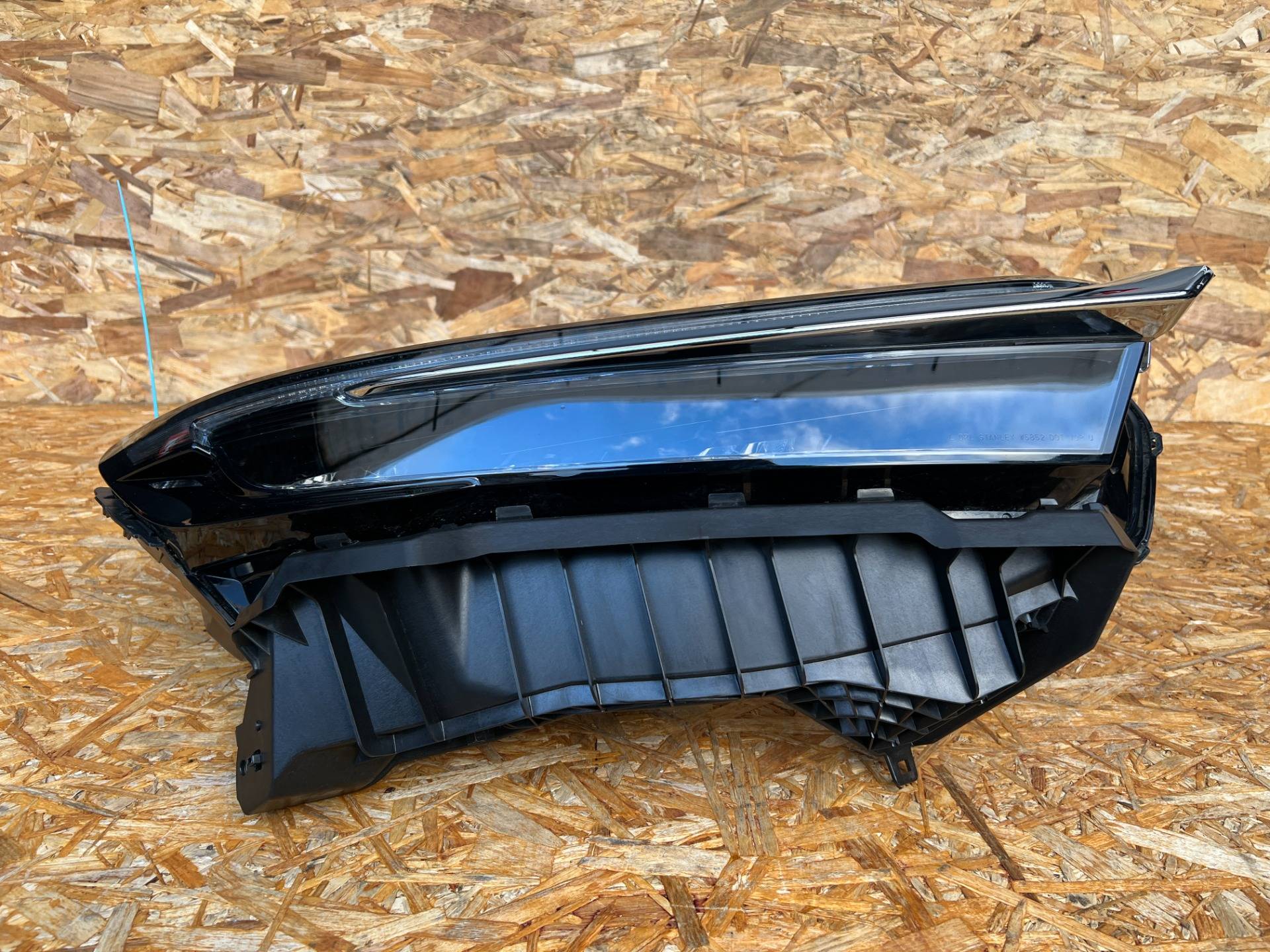 Фара правая Honda CR-V 6 поколение 2025 OEM 33100-3A0-A03