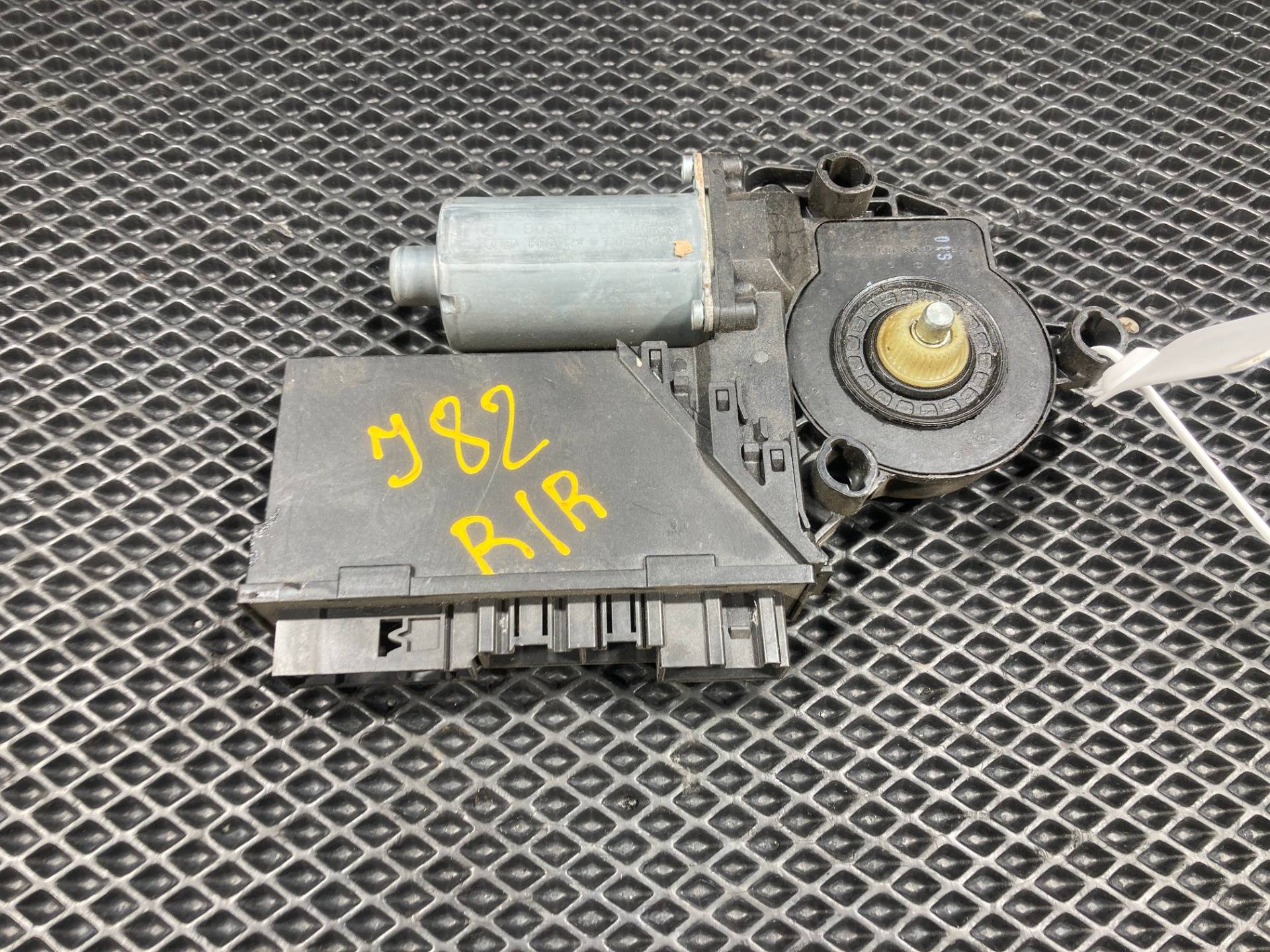 моторчик стеклоподъемника задний правый Porsche Cayenne 957 2006 OEM 7L0959704C, 7L0959794A, 0130821764