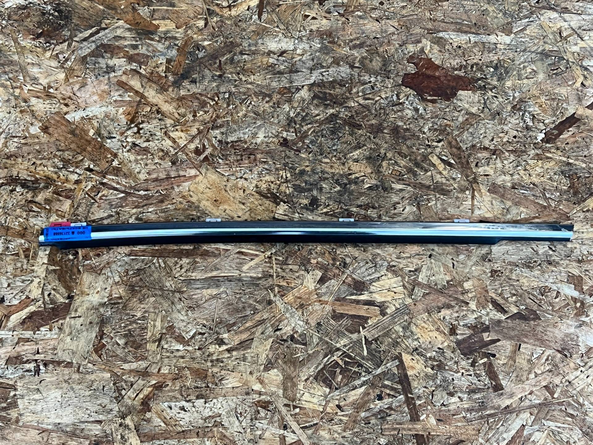 Молдинг двери задней левой Genesis G70 2019 OEM 83210-G9000