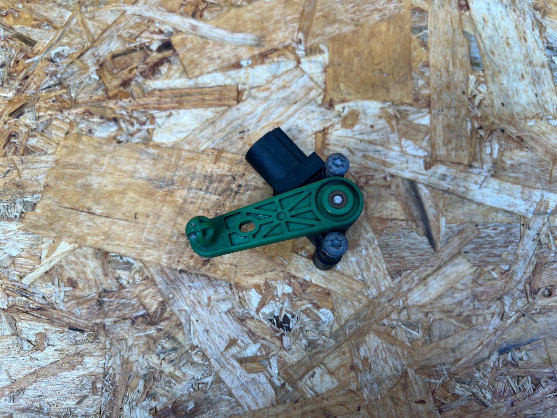Датчик положения подвески Audi A6 4G/C7 2015 OEM 4H0907503