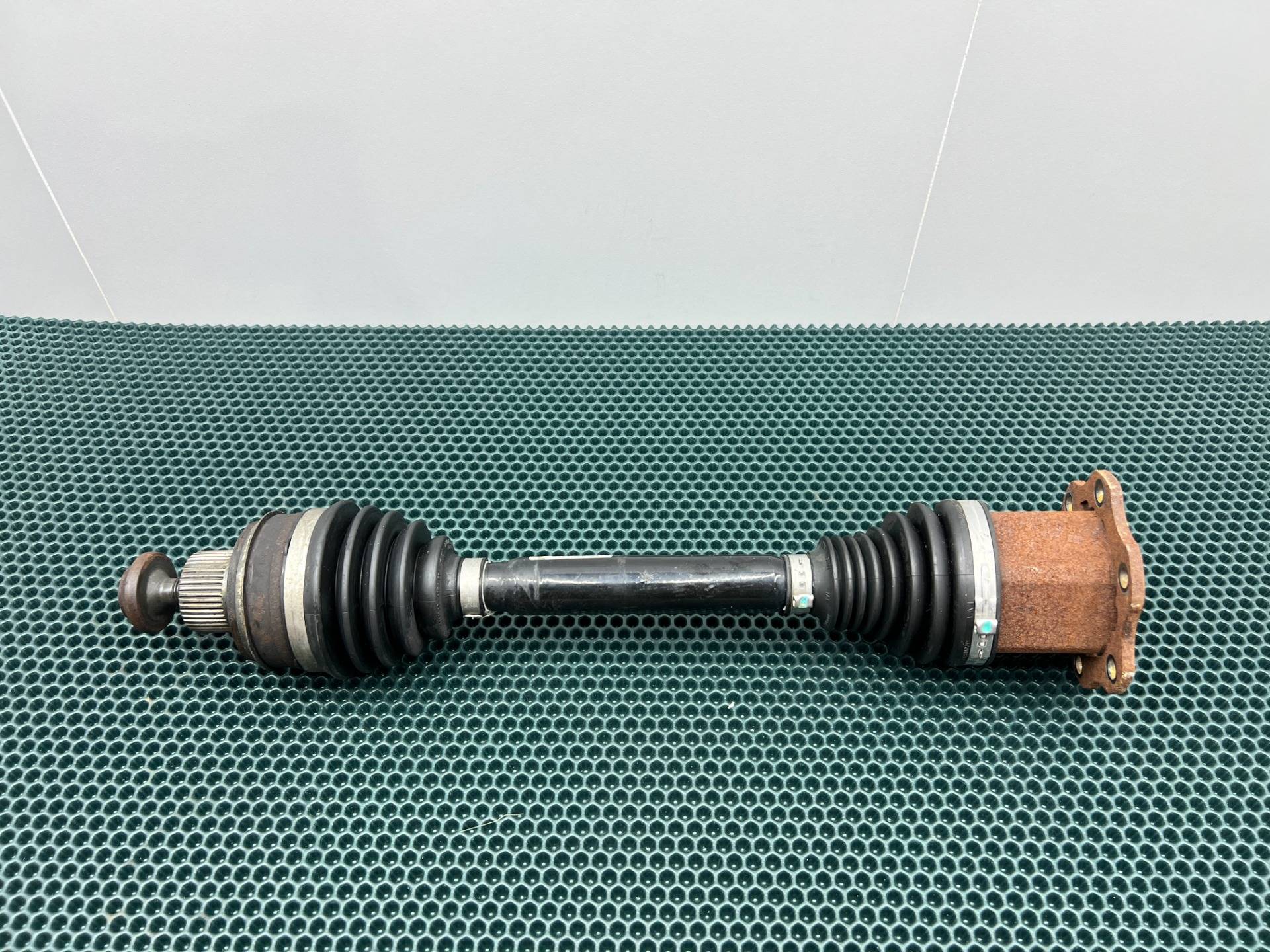 Полуось передняя левая (приводной вал, ШРУС) Audi A5 8T 2014 OEM 8K0407271AL, 8K0407271AF