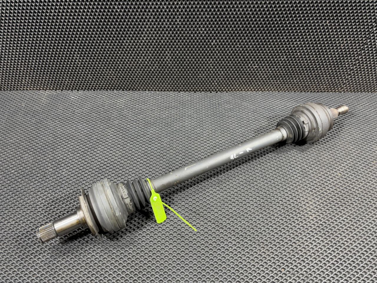 полуось задняя (приводной вал, ШРУС) Mercedes-Benz SL-Класс R231 2015, 4.7 л., бензин, A2213500810 - фото №1