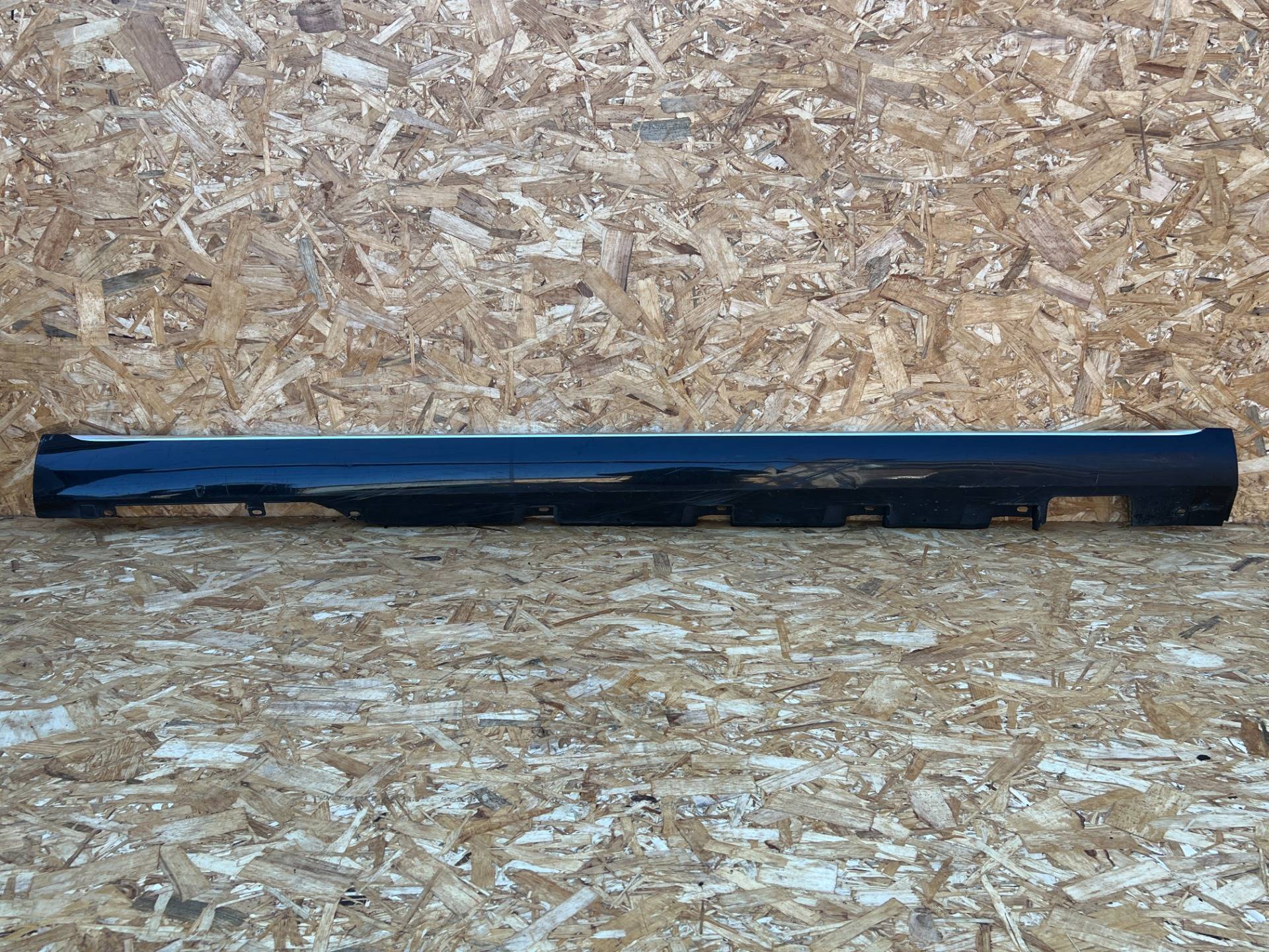 Накладка на порог наружная правая Audi S8 D4 2013 OEM 4H0853856E