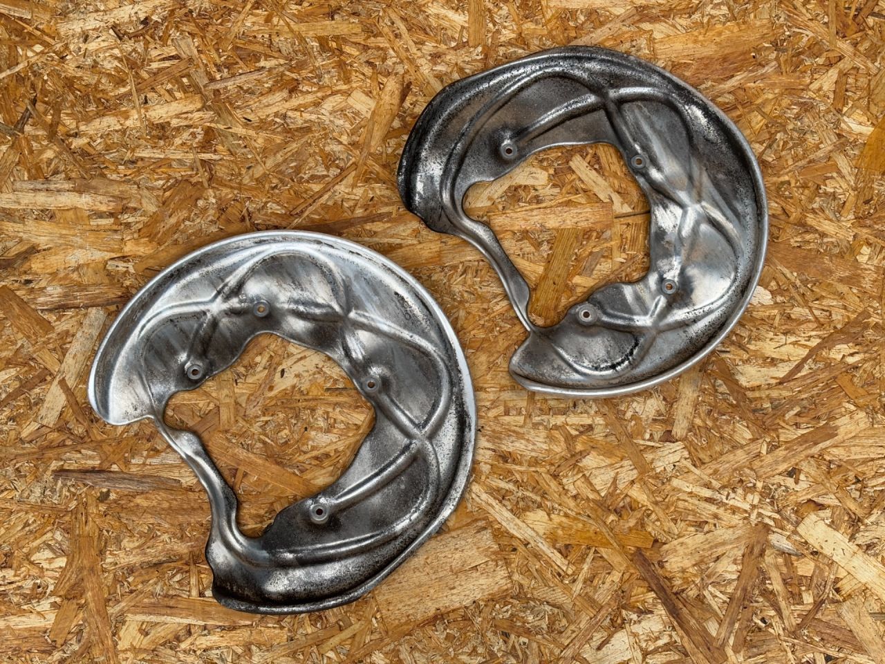 защитный кожух тормозного механизма Audi A7 4K C8 2018, 2.0 л., бензин, АКПП, хетчбэк 5 дв., 80A615612A, 80A615611A - фото №1