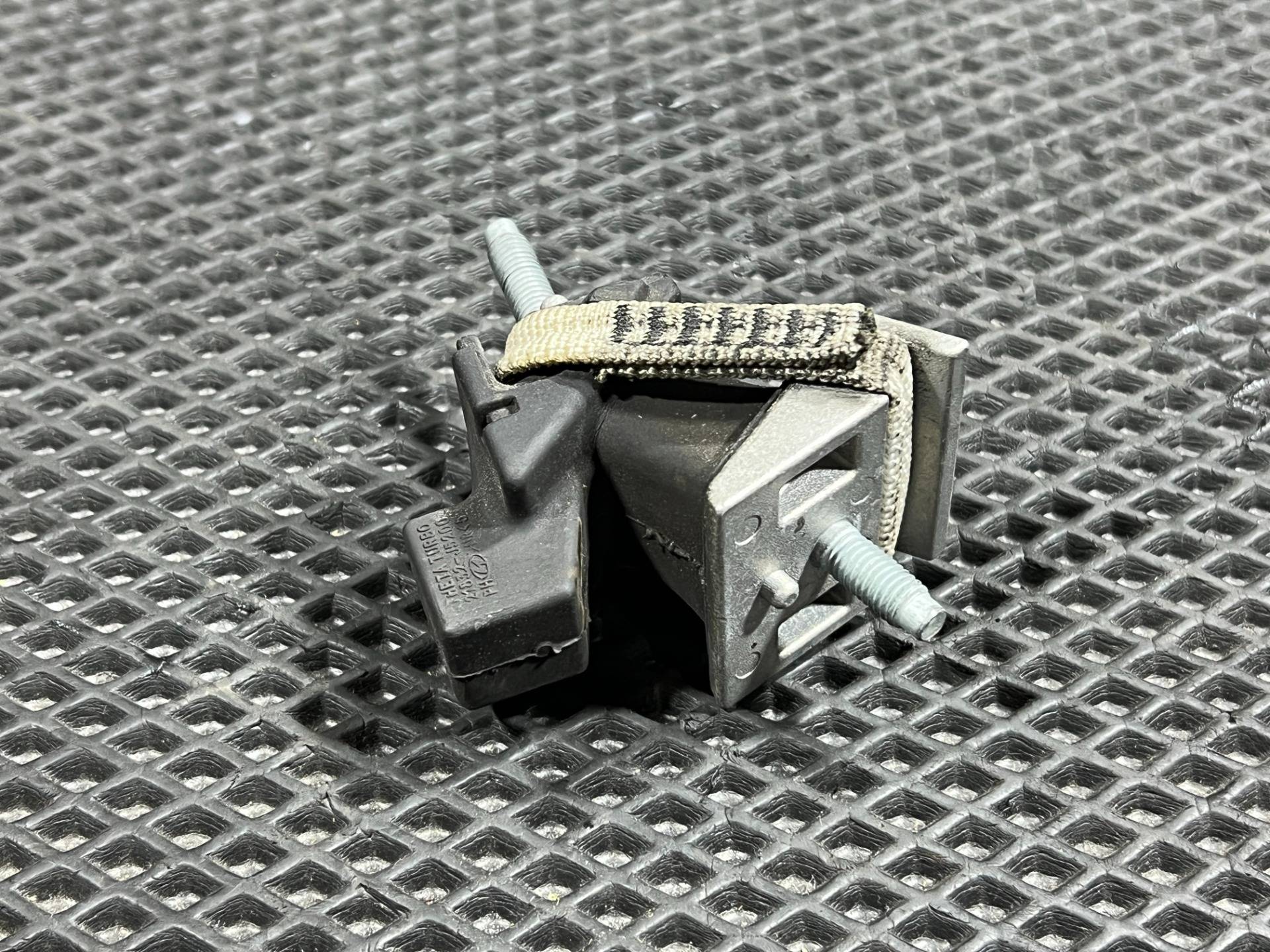 Подушка крепления КПП Genesis G70 2019 OEM 21832-J5200