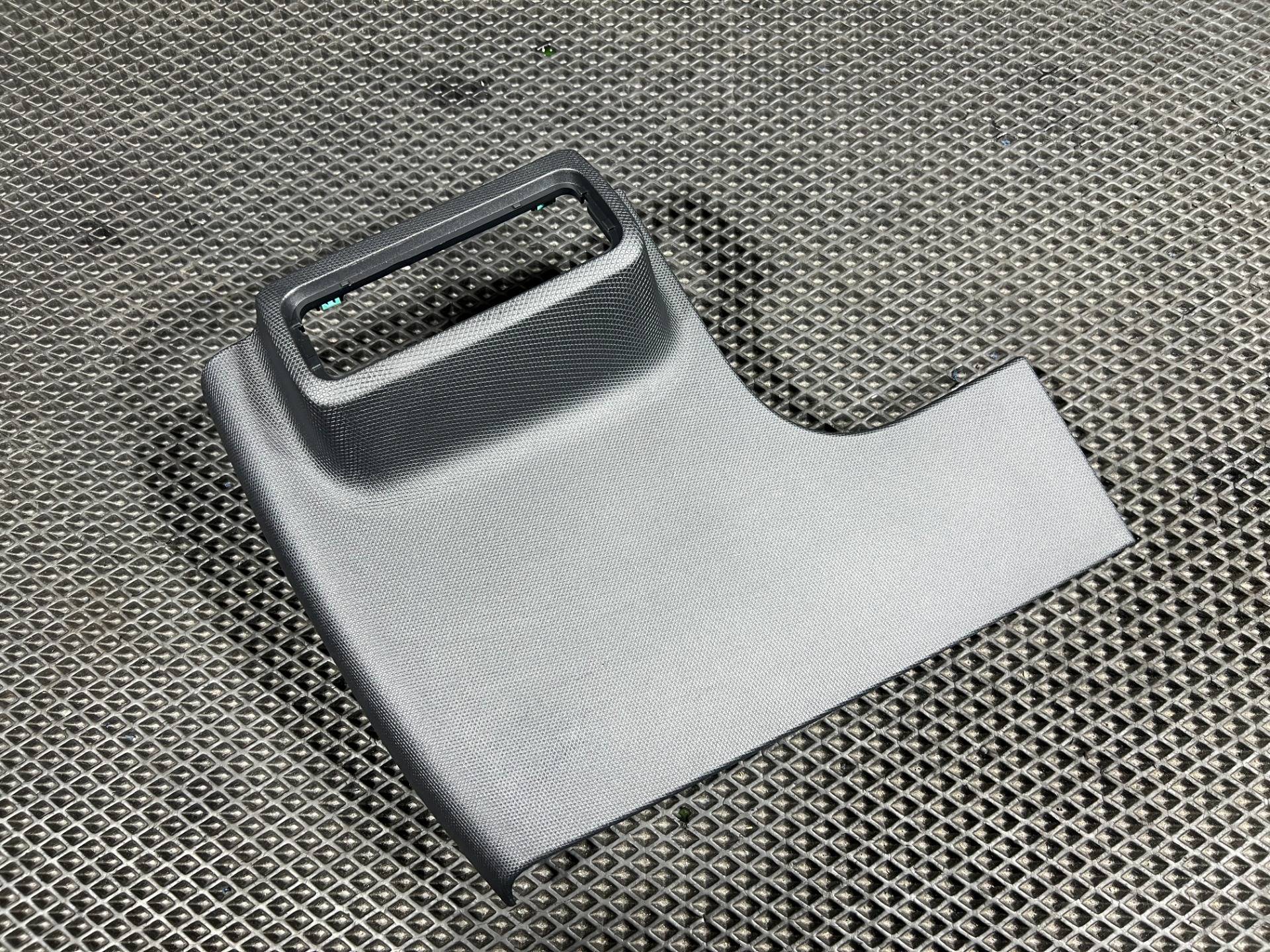 Накладка декоративная на торпедо Ford Mustang Mach-E 2023 OEM LJ8BR044F09AD, LJ8BR044F09A