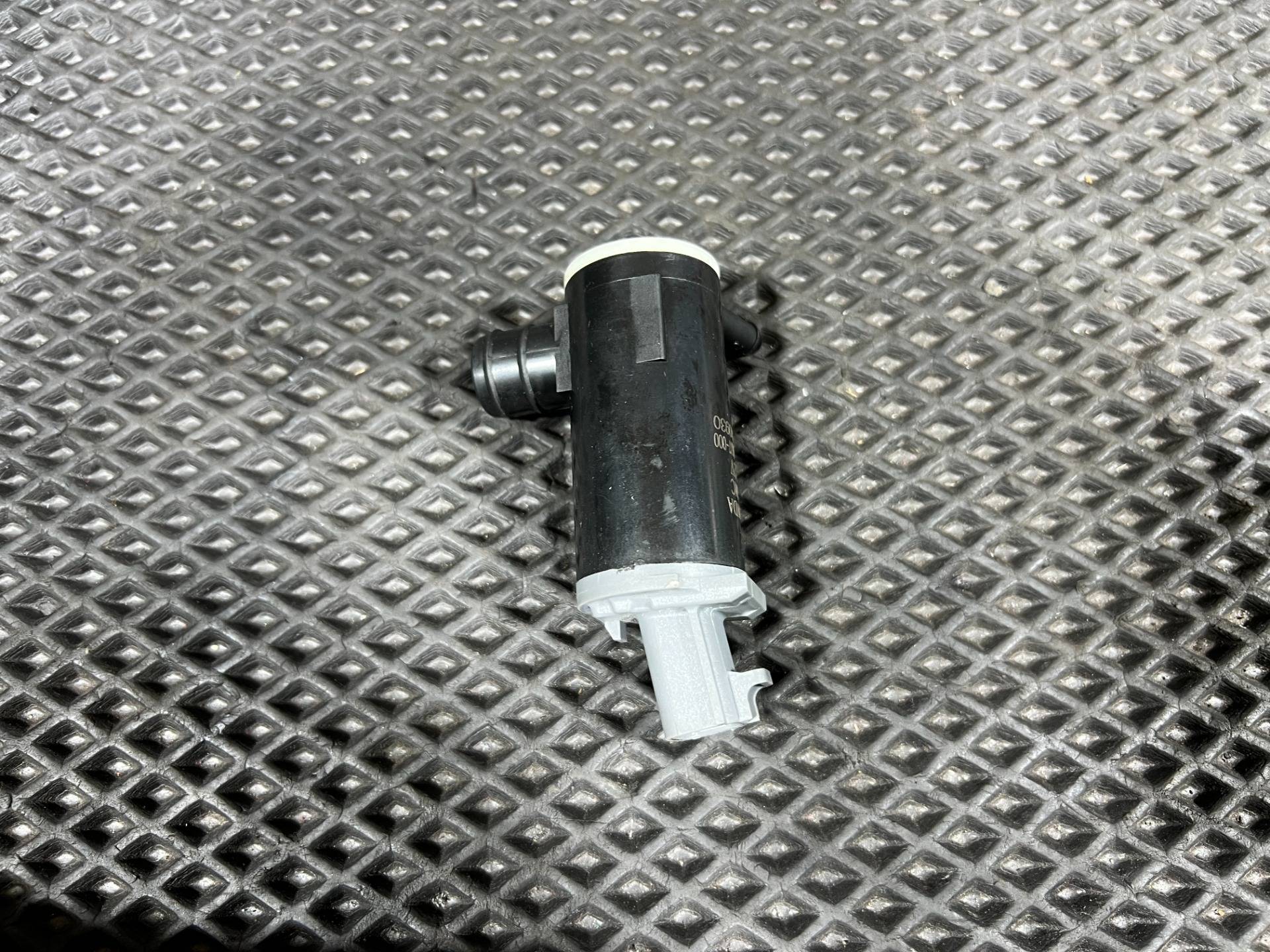 Насос (моторчик) омывателя стекла Honda Accord 11 поколение 2025 OEM HS1206J7000, 76846-30A-A01