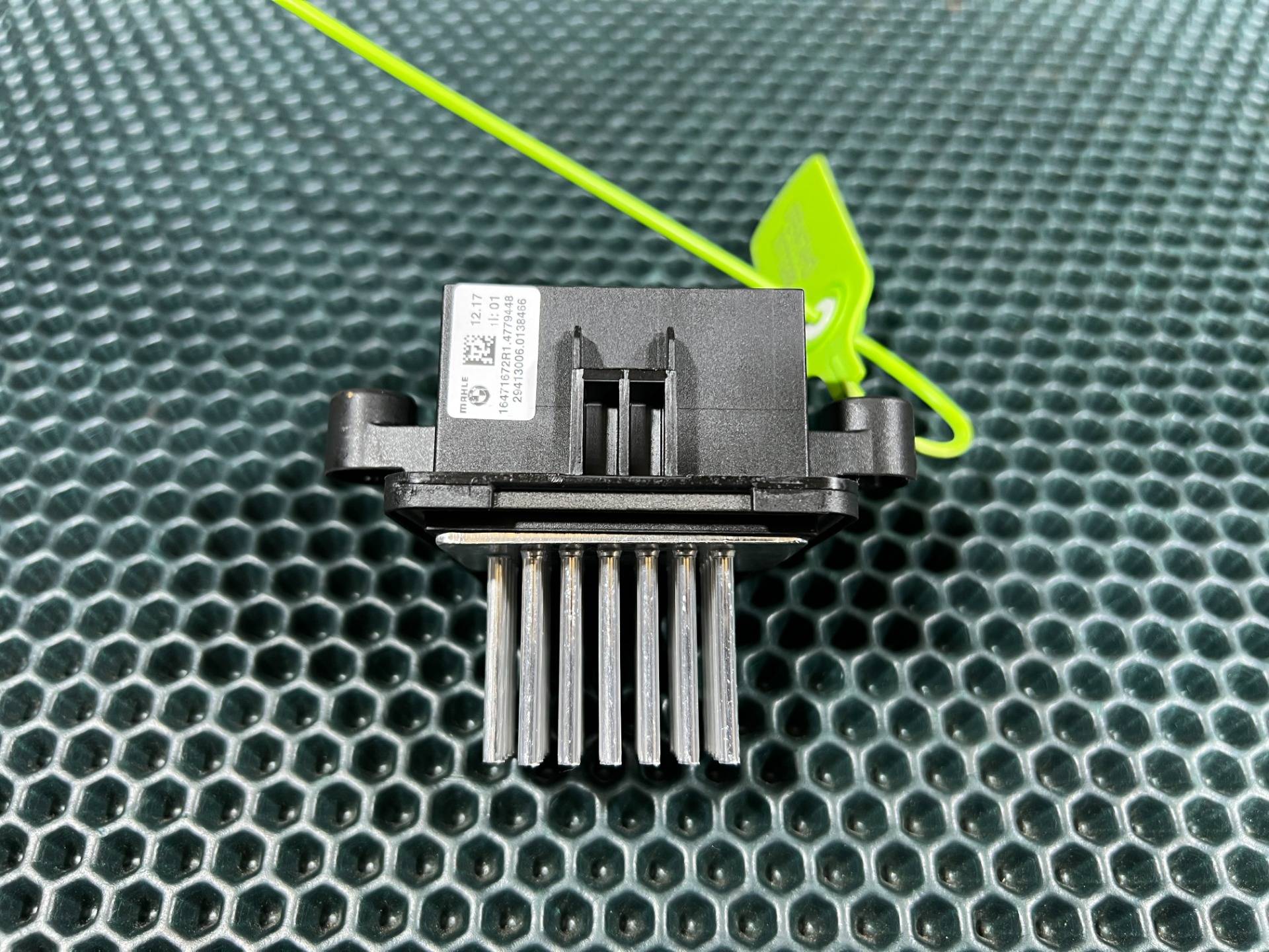 Сопротивление печки BMW 5 G30/G31 2017 OEM 16471672R1