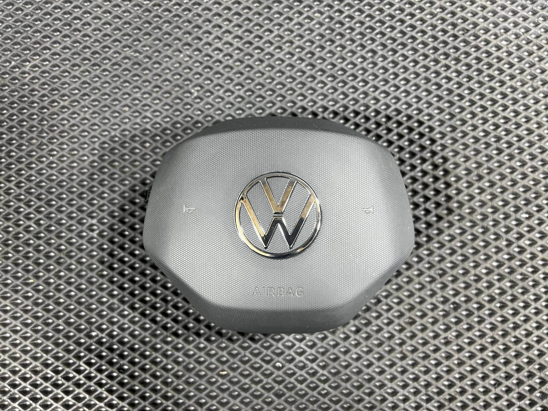 Подушка безопасности водителя Volkswagen Taos 1 поколение 2023 OEM 2GJ880201F