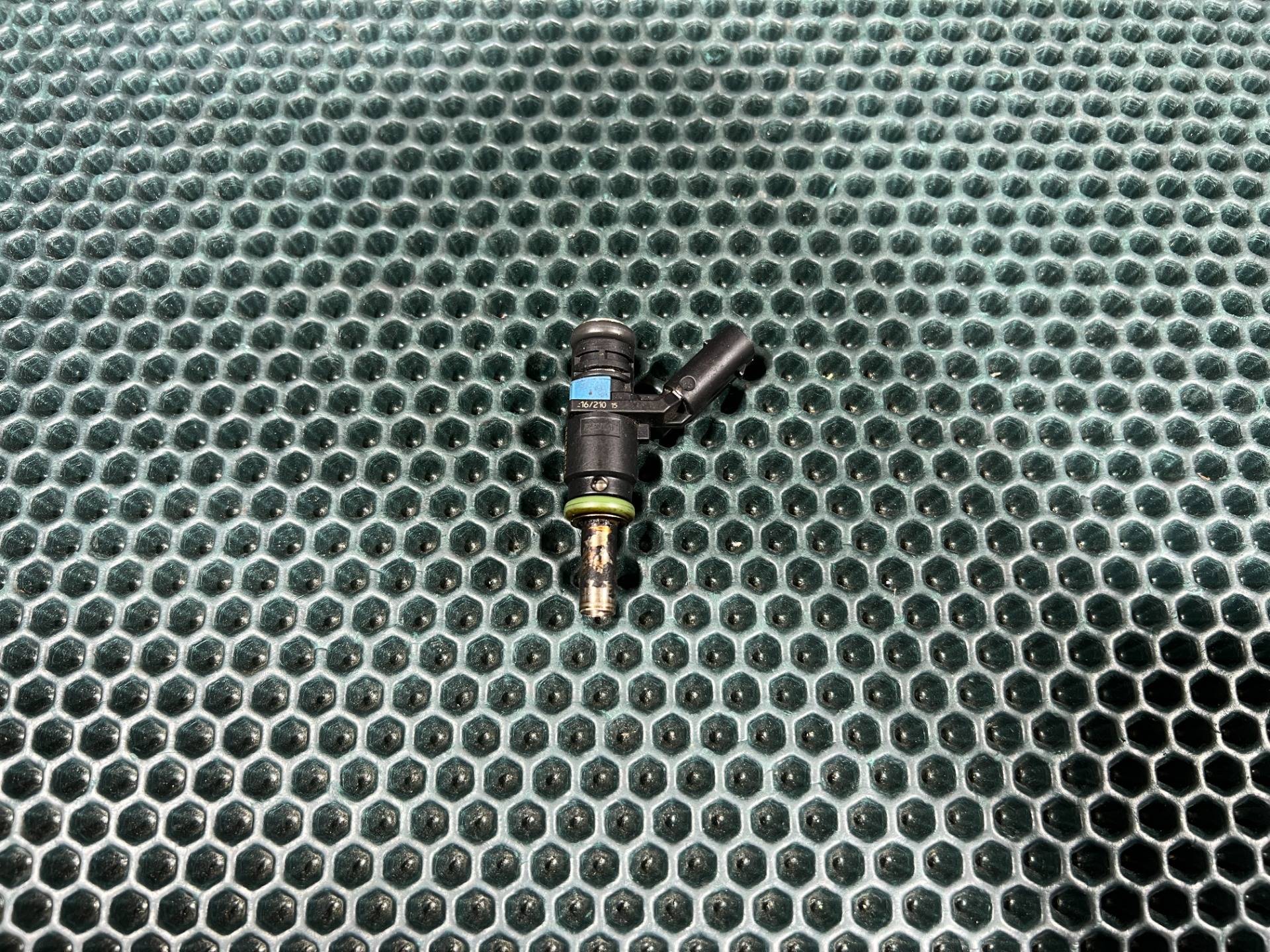 Форсунка Audi A8 D4/4H 2016 OEM 06E906031, 06E906031A