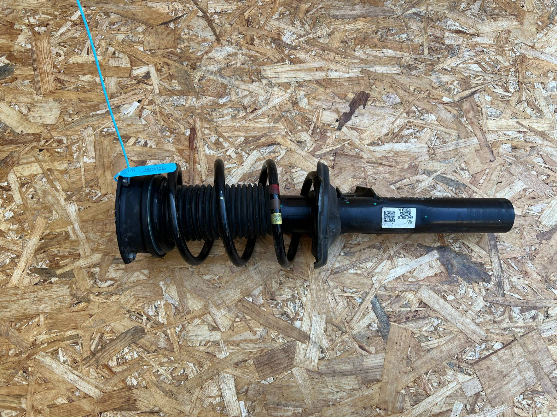 амортизатор передний Audi Q3 F3 2024 OEM 5QF413031AS