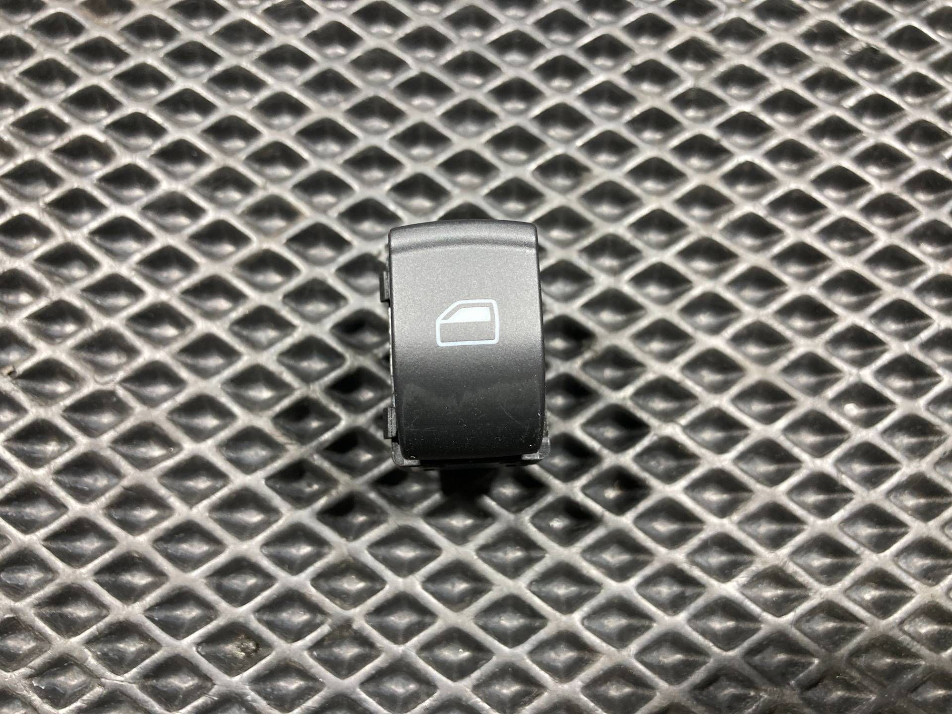 Кнопка стеклоподъемника Audi S8 D3 2007 OEM 4E0959855