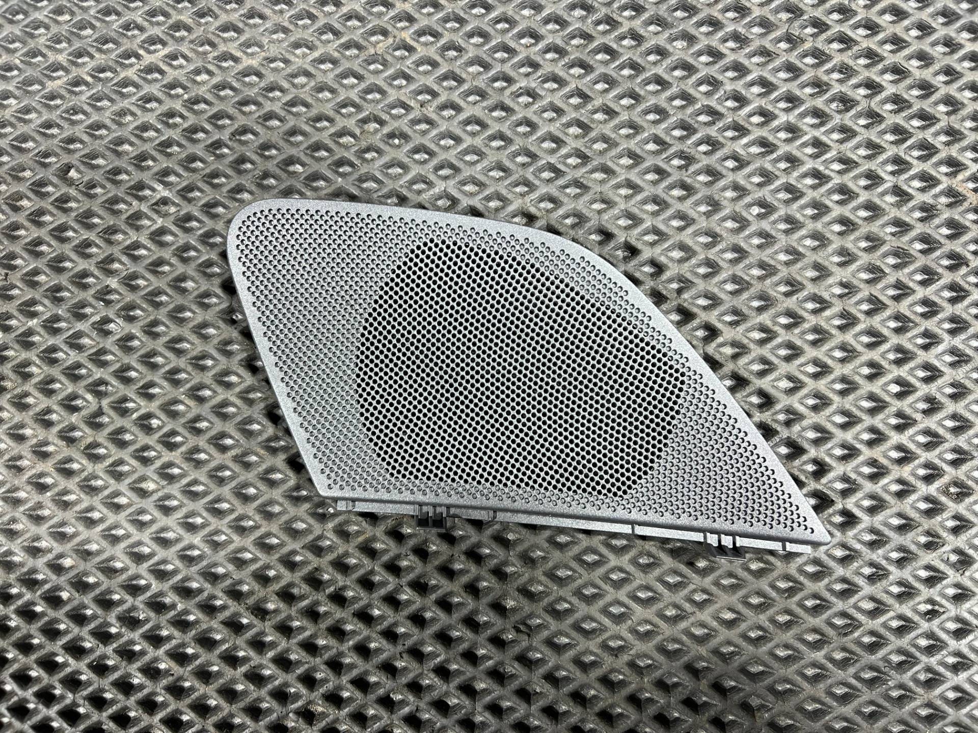 Сетка для динамика Audi RS7 4G 2012 OEM 4G8035423A