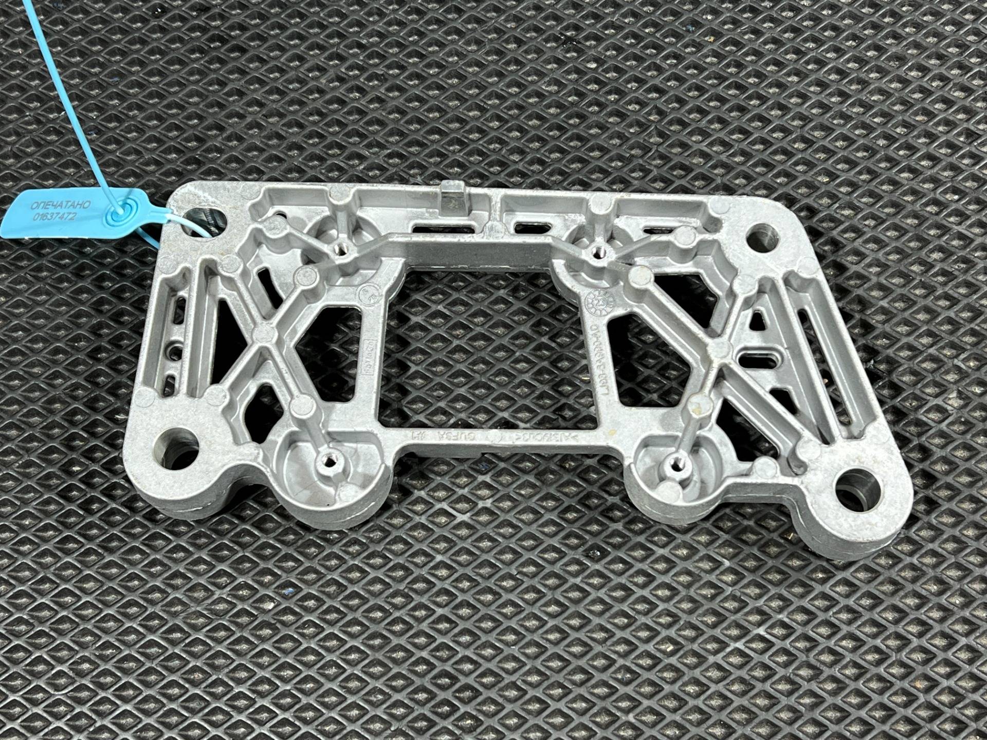 Кронштейн двигателя Ford Mustang Mach-E 2023 OEM LJ98-6A999-AD